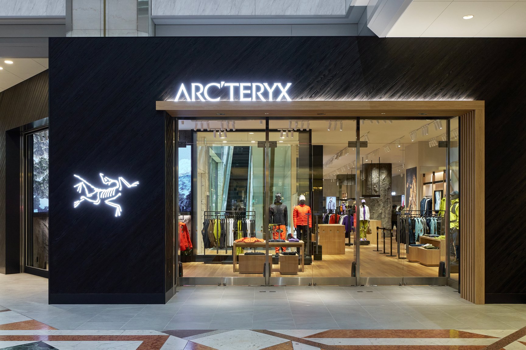 アークテリクス 池袋東武ブランドストアの店内