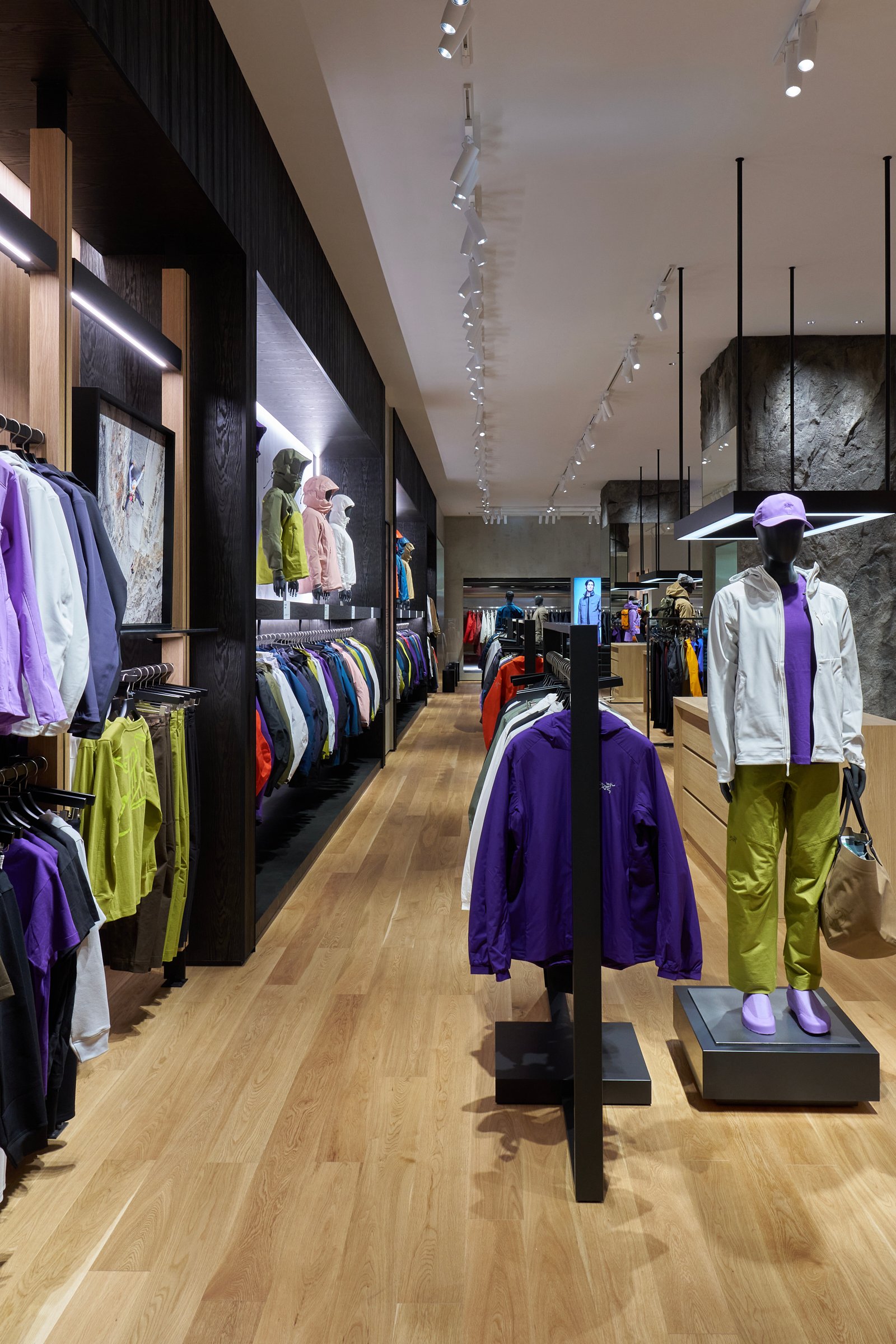 アークテリクス 池袋東武ブランドストアの店内