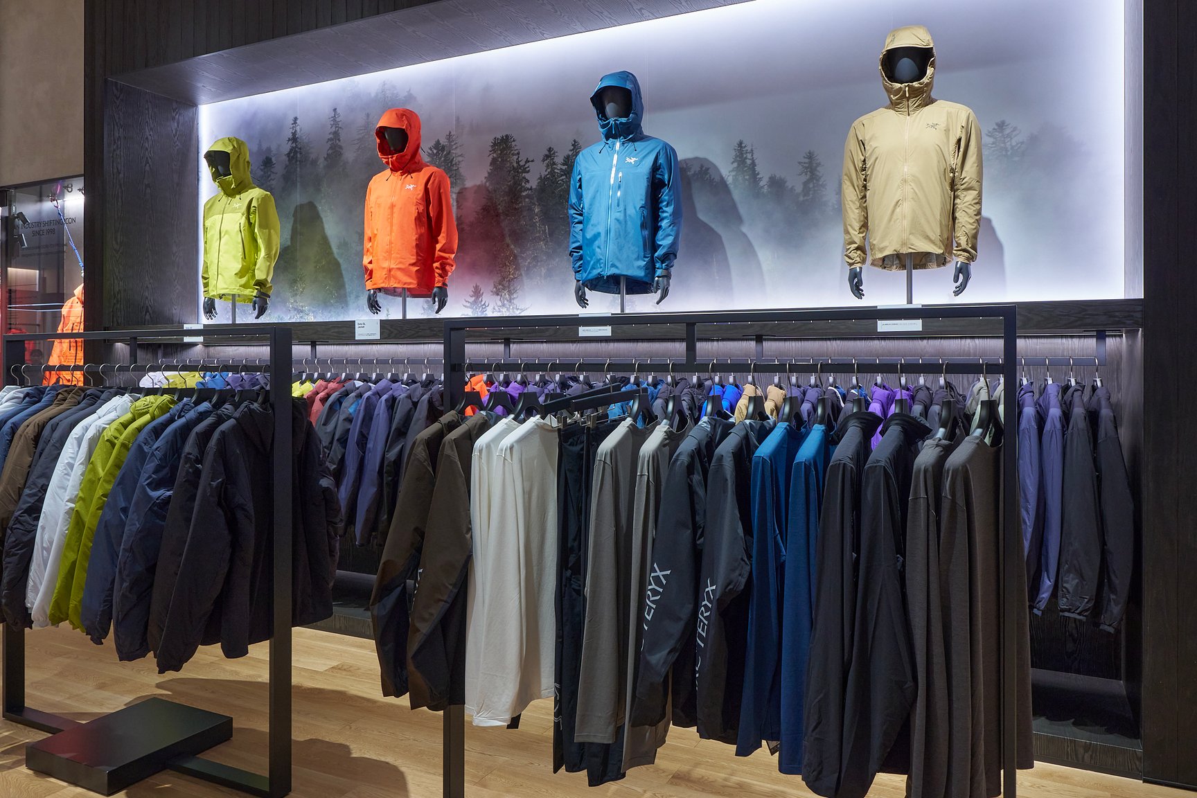 アークテリクス 池袋東武ブランドストアの店内