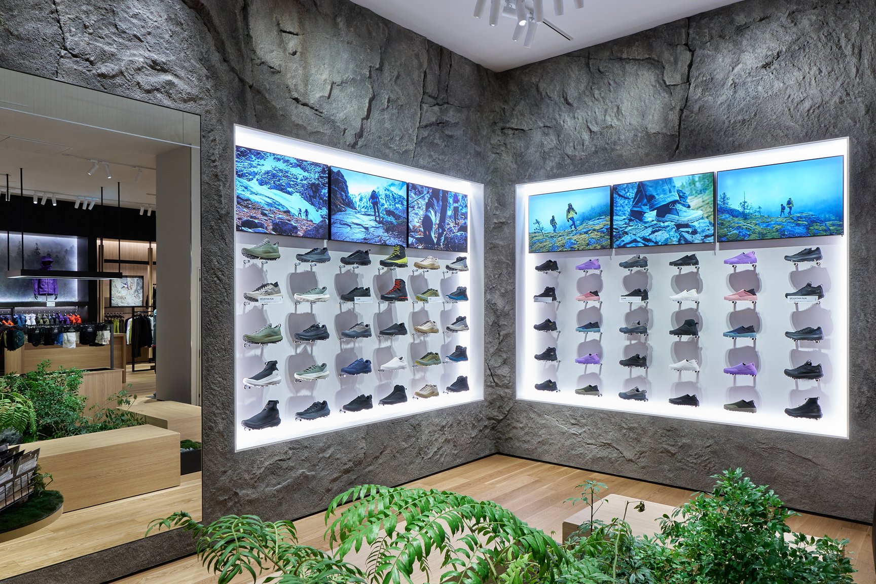 アークテリクス 池袋東武ブランドストアの店内