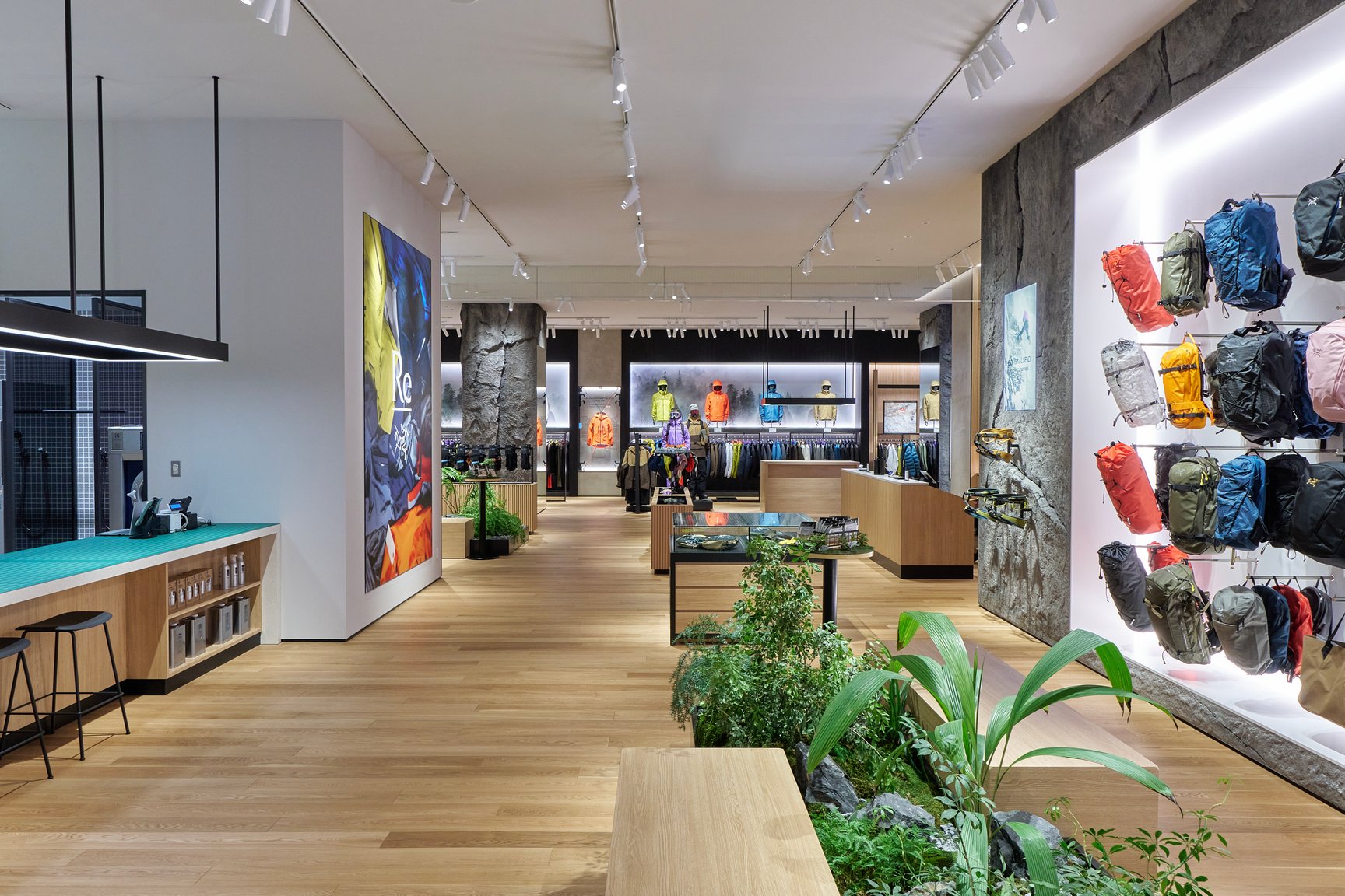 アークテリクス 池袋東武ブランドストアの店内