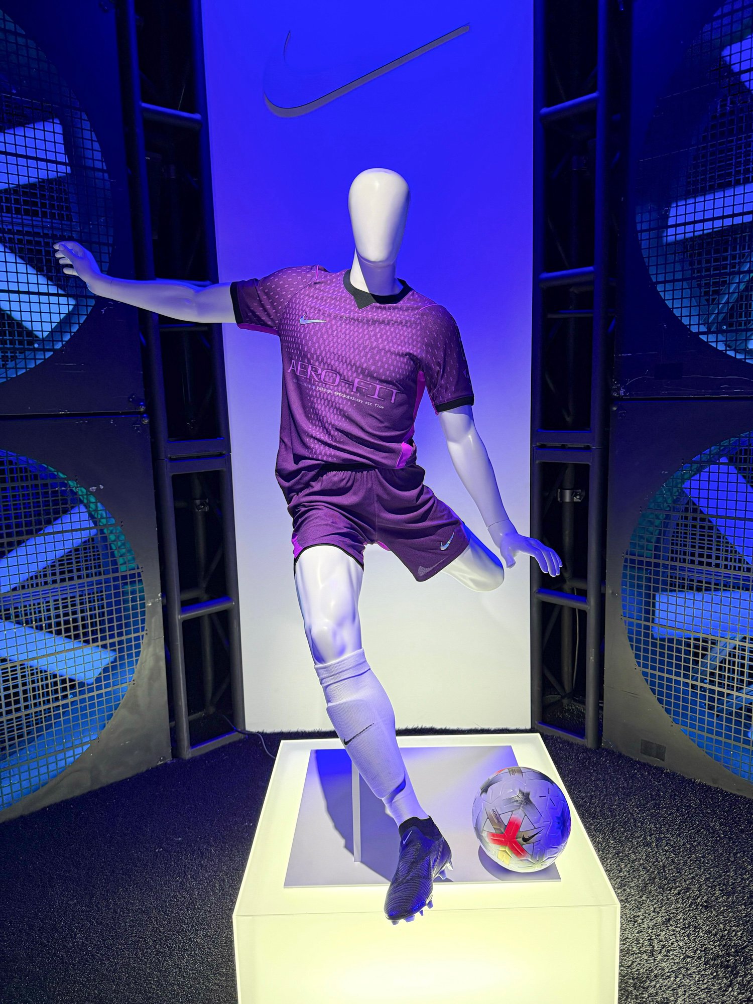 サッカーユニフォームを着たマネキン