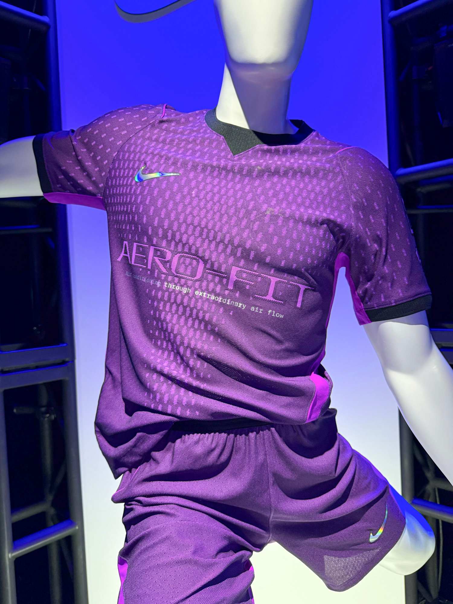 サッカーユニフォームを着たマネキン