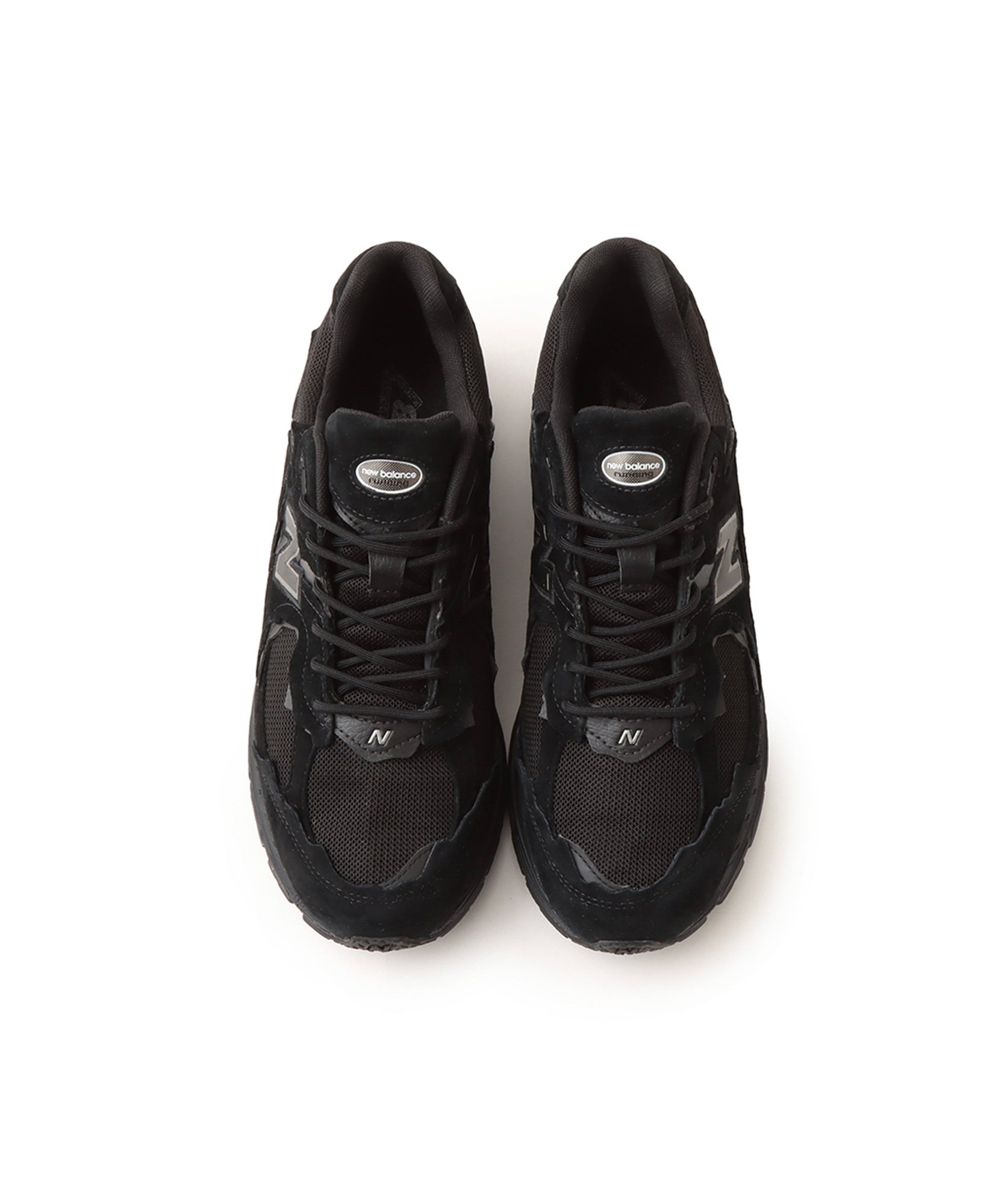 黒いスニーカー