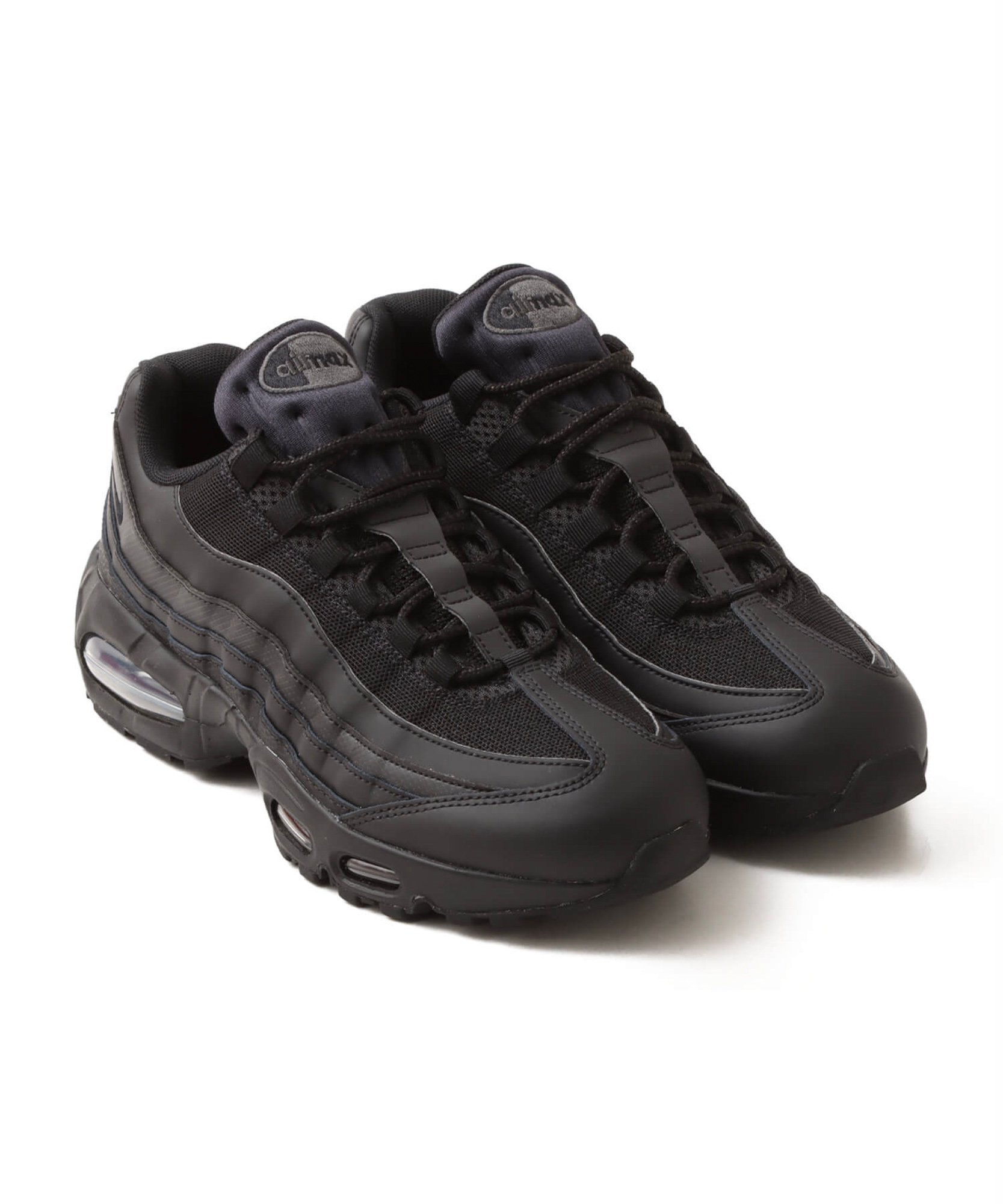 黒いスニーカー