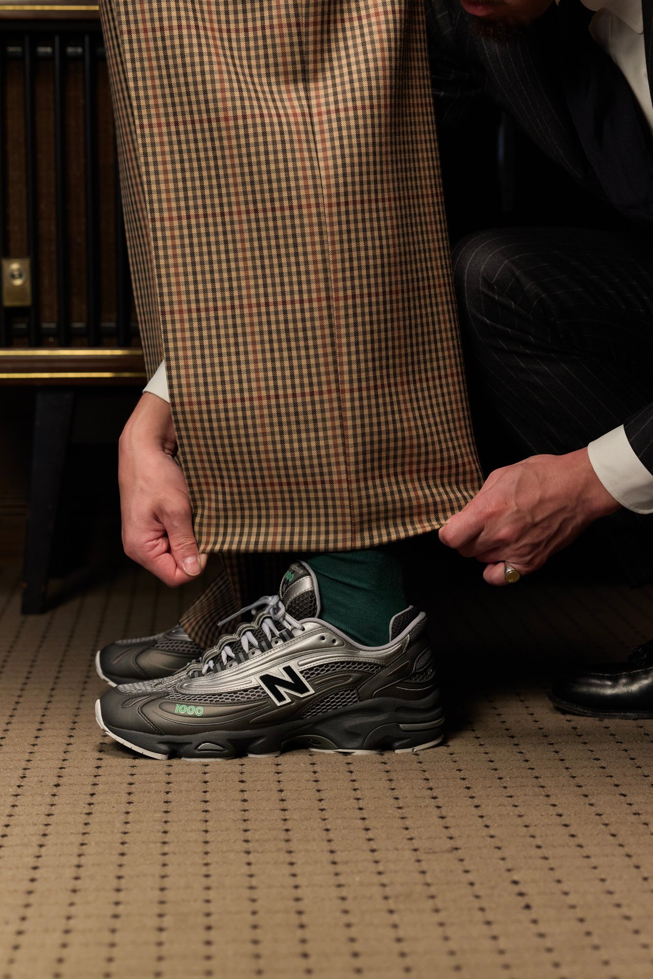 ニューバランスのグレーのスニーカー