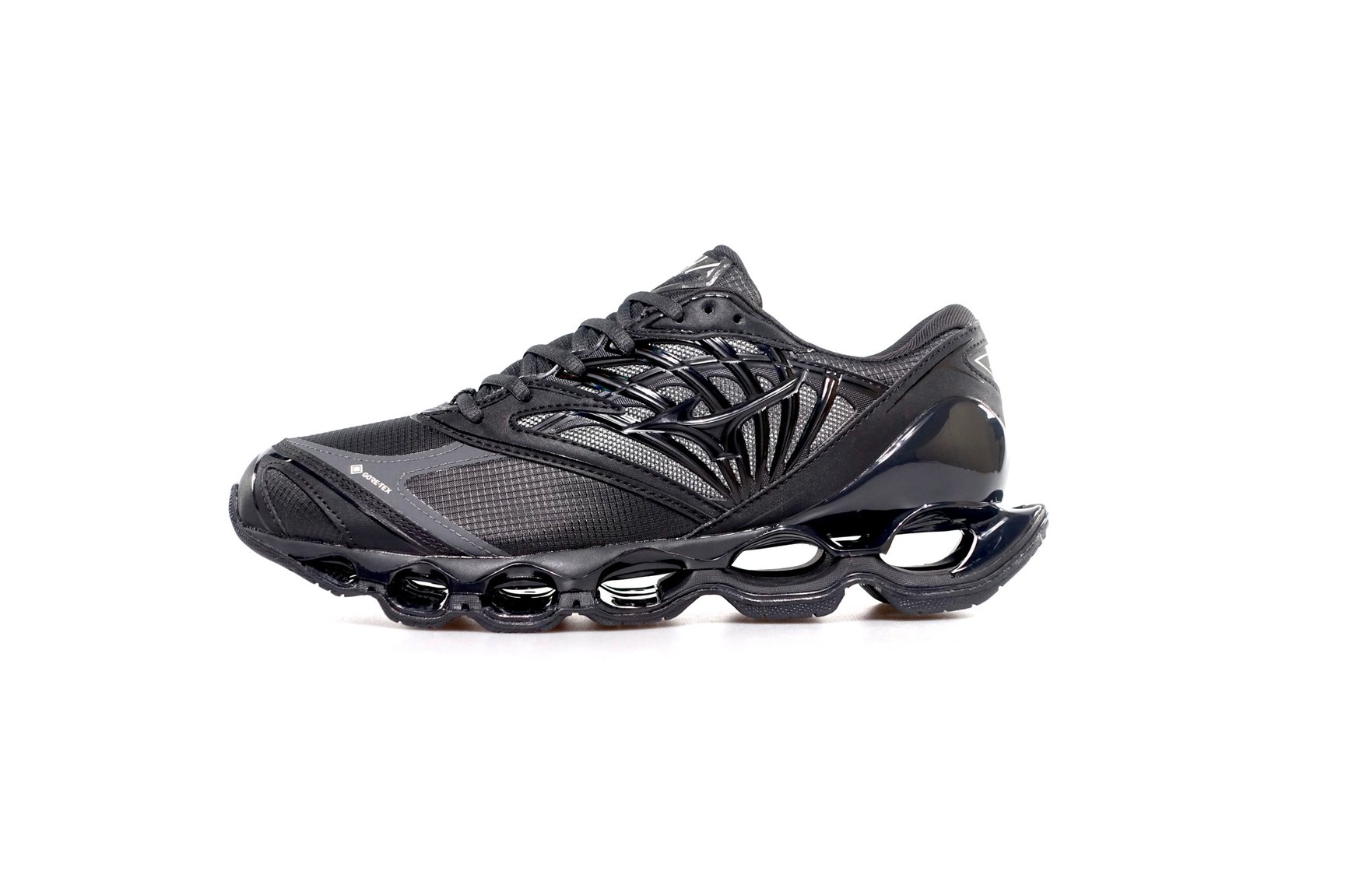 黒いスニーカー