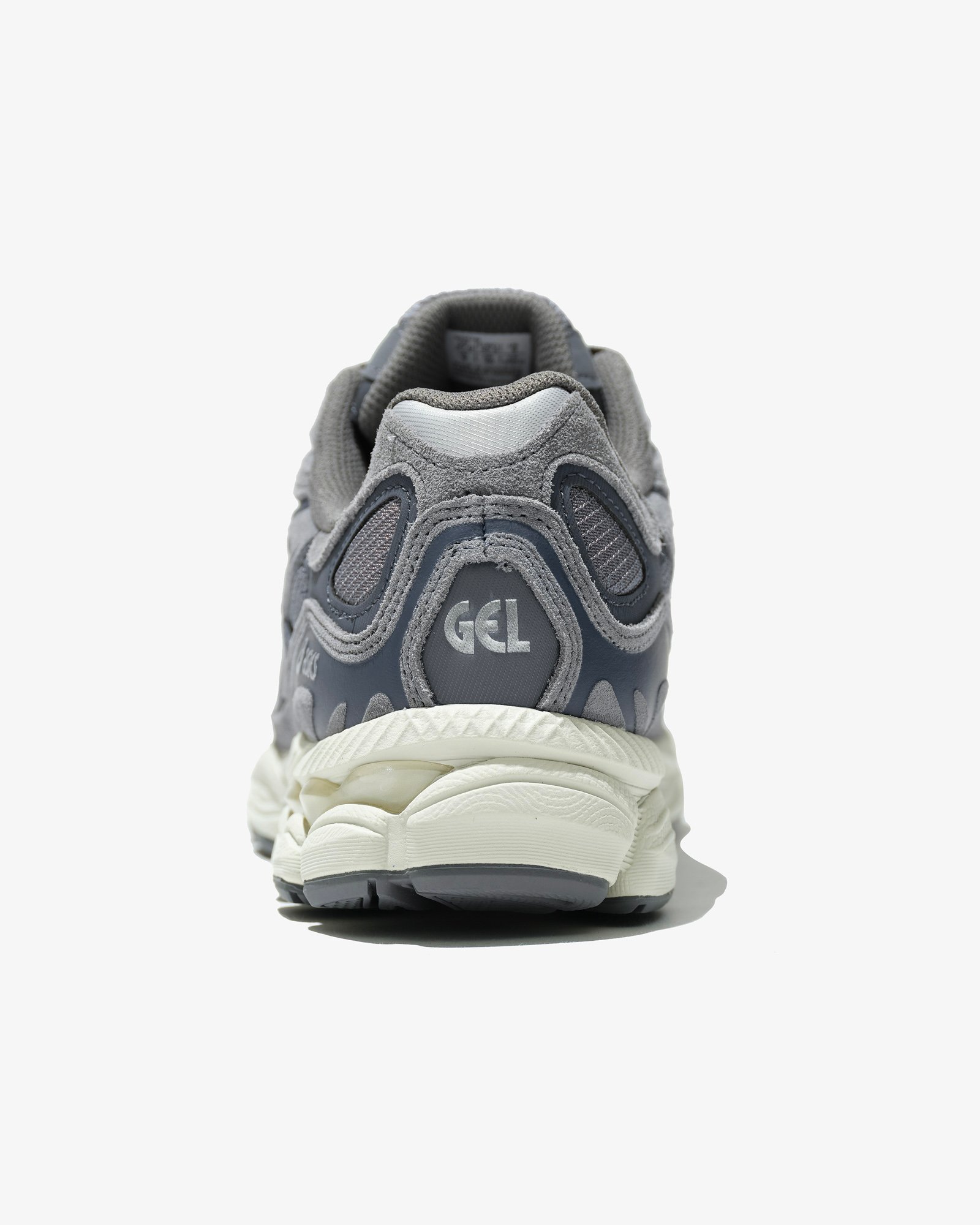 グレーのスニーカー