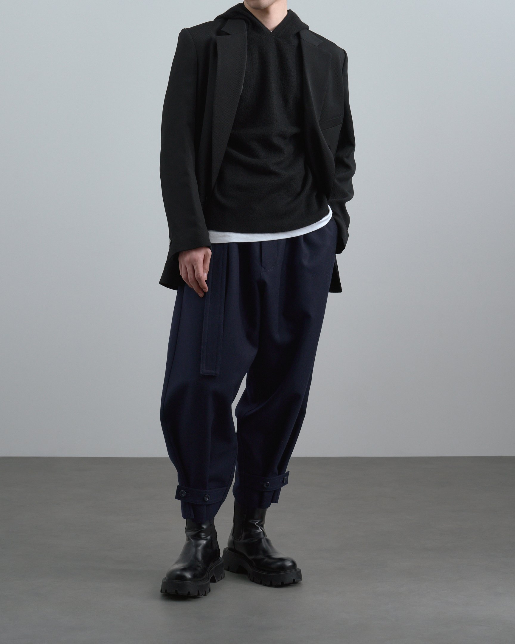 カナコサカイのニットフーディ