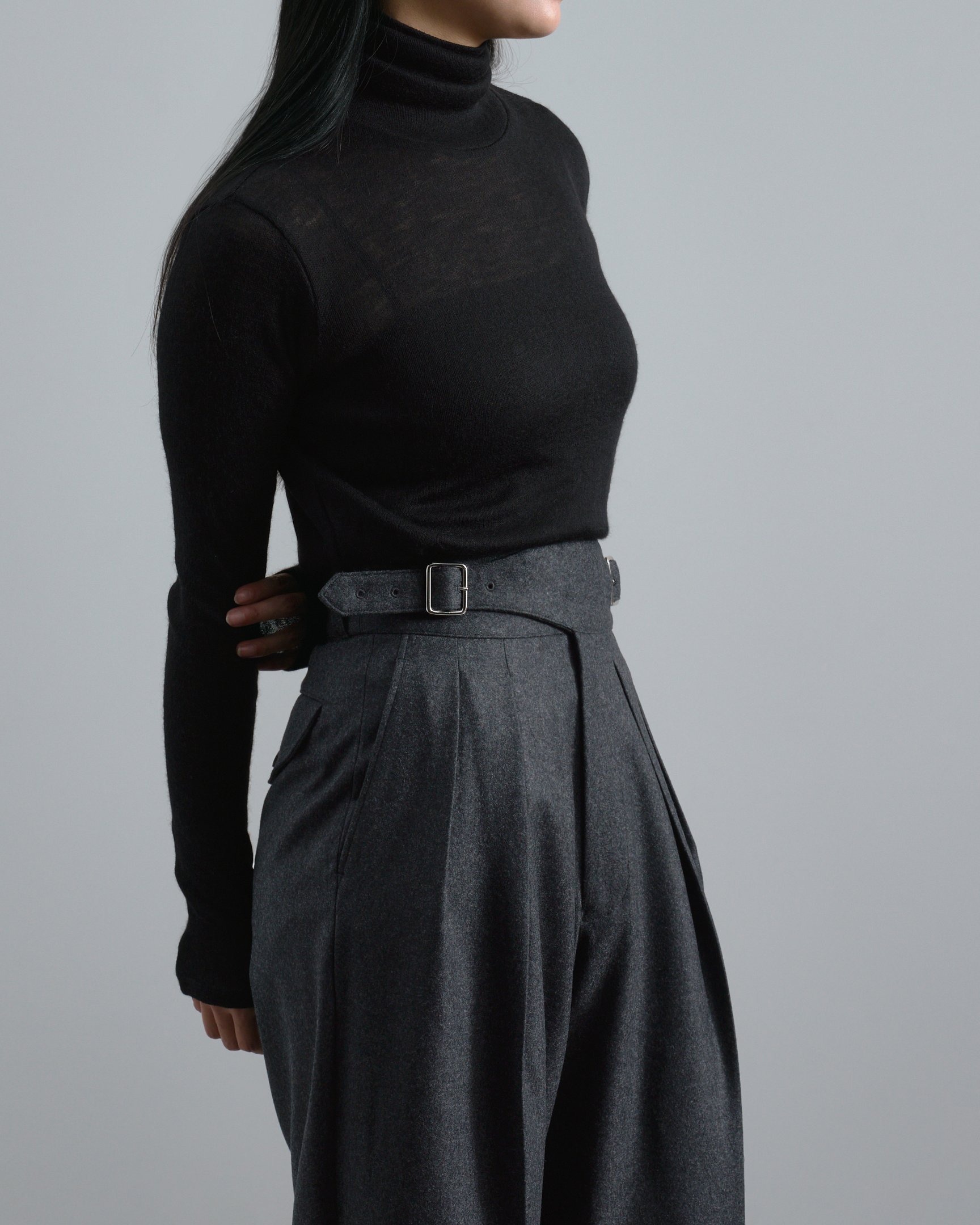 ポステレガントのタートルネックニット