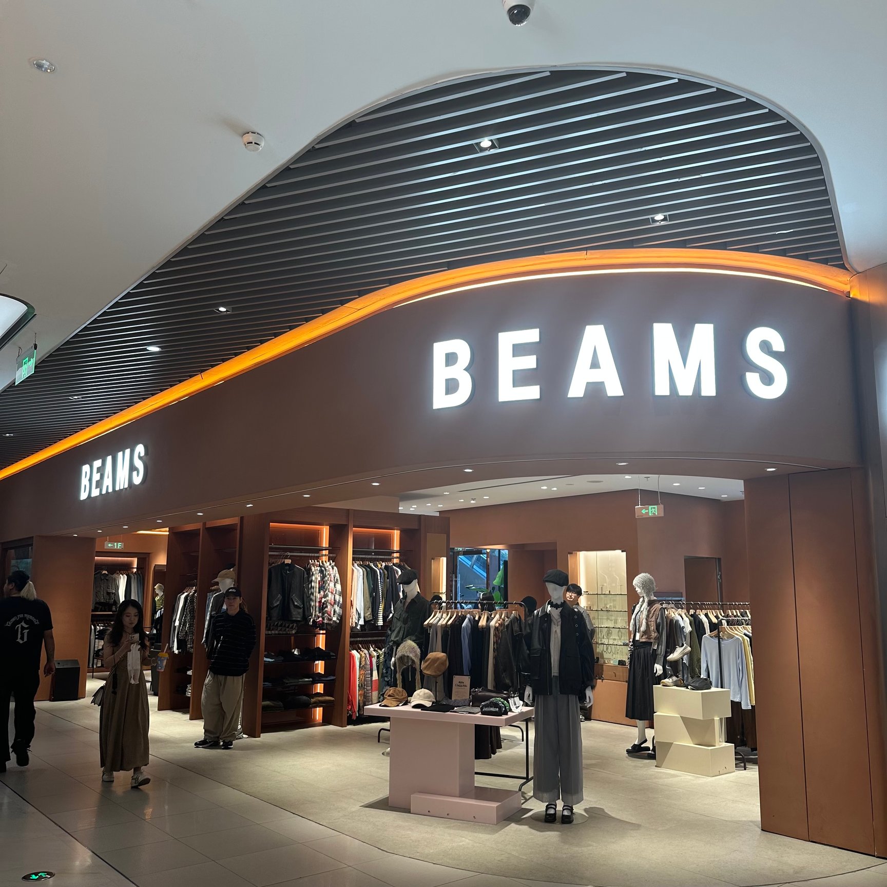 上海初出店のBEAMSの内観写真