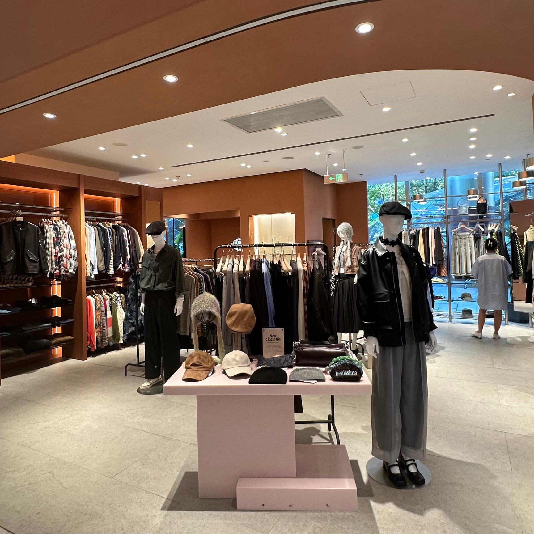 上海初出店のBEAMSの内観写真