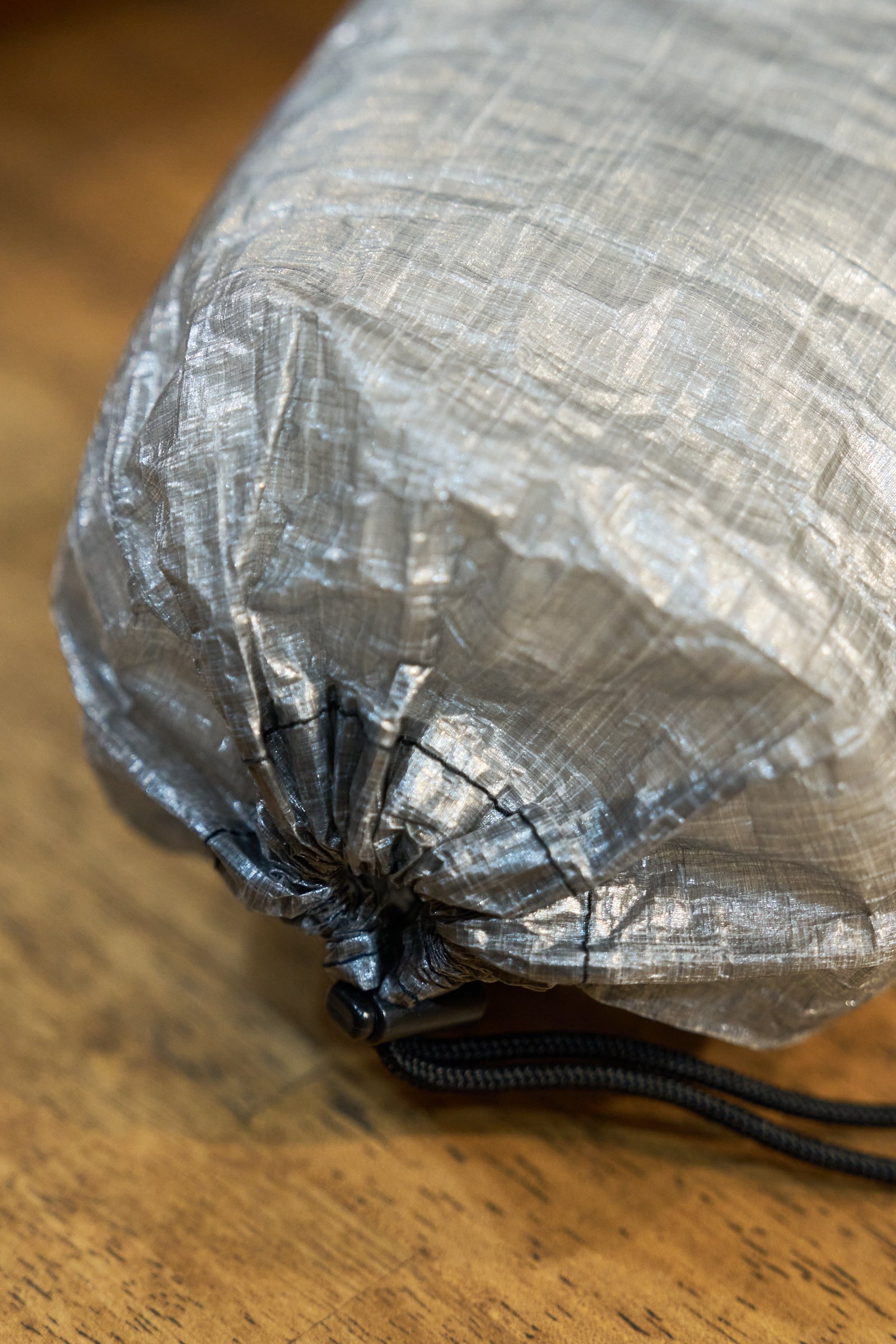 ビニール素材のバッグ