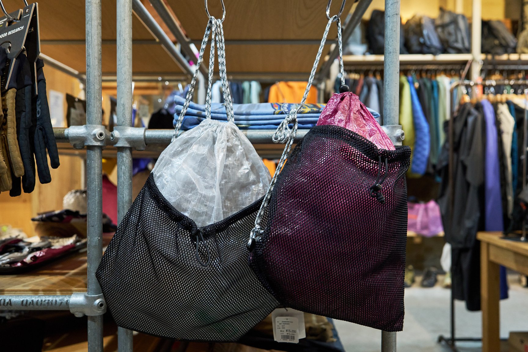 ビニール素材のバッグ