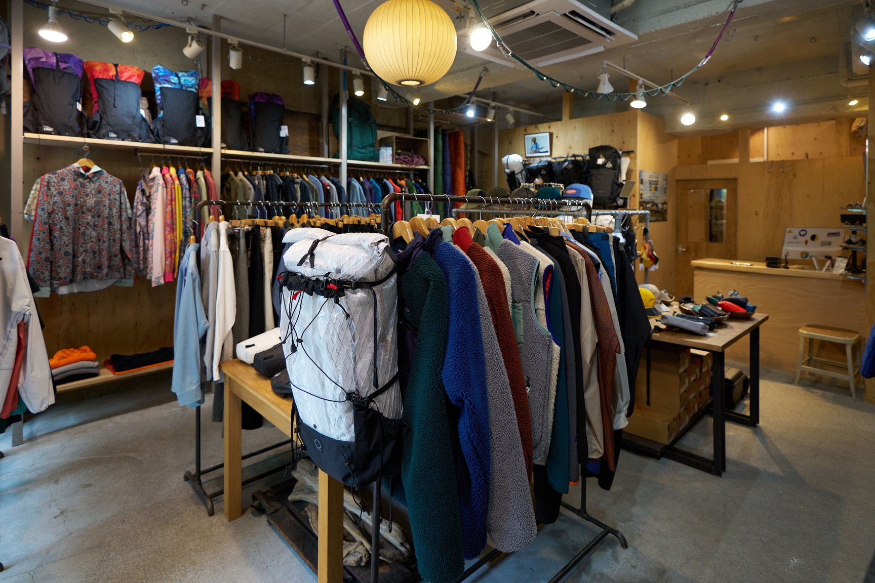アウトドアショップの店内