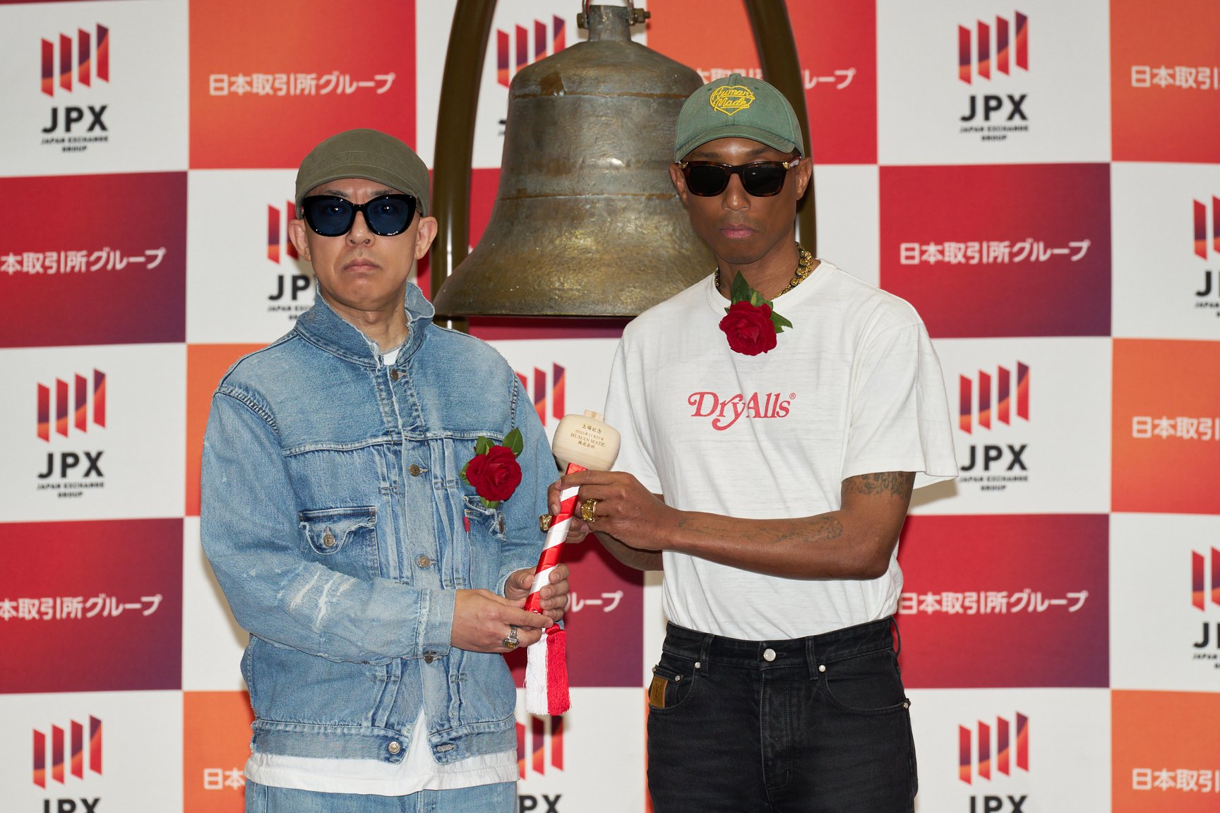 上場セレモニーの様子