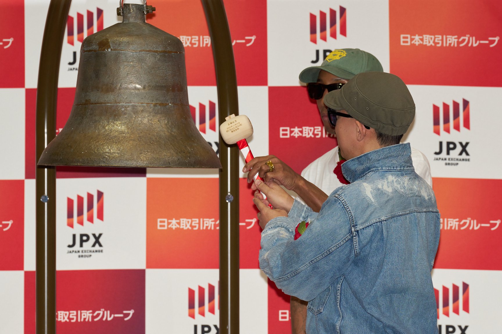 上場セレモニーの様子