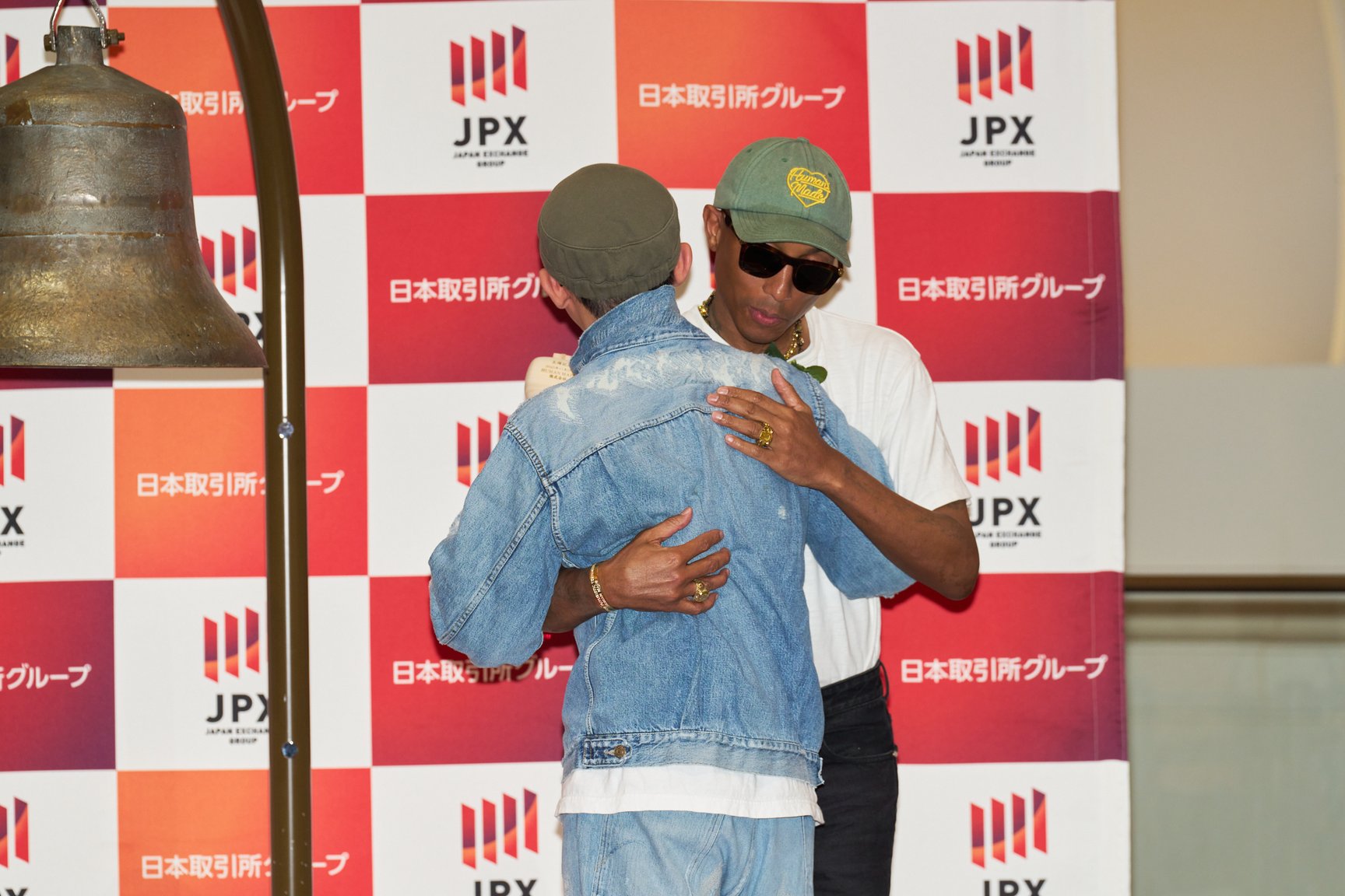 上場セレモニーの様子