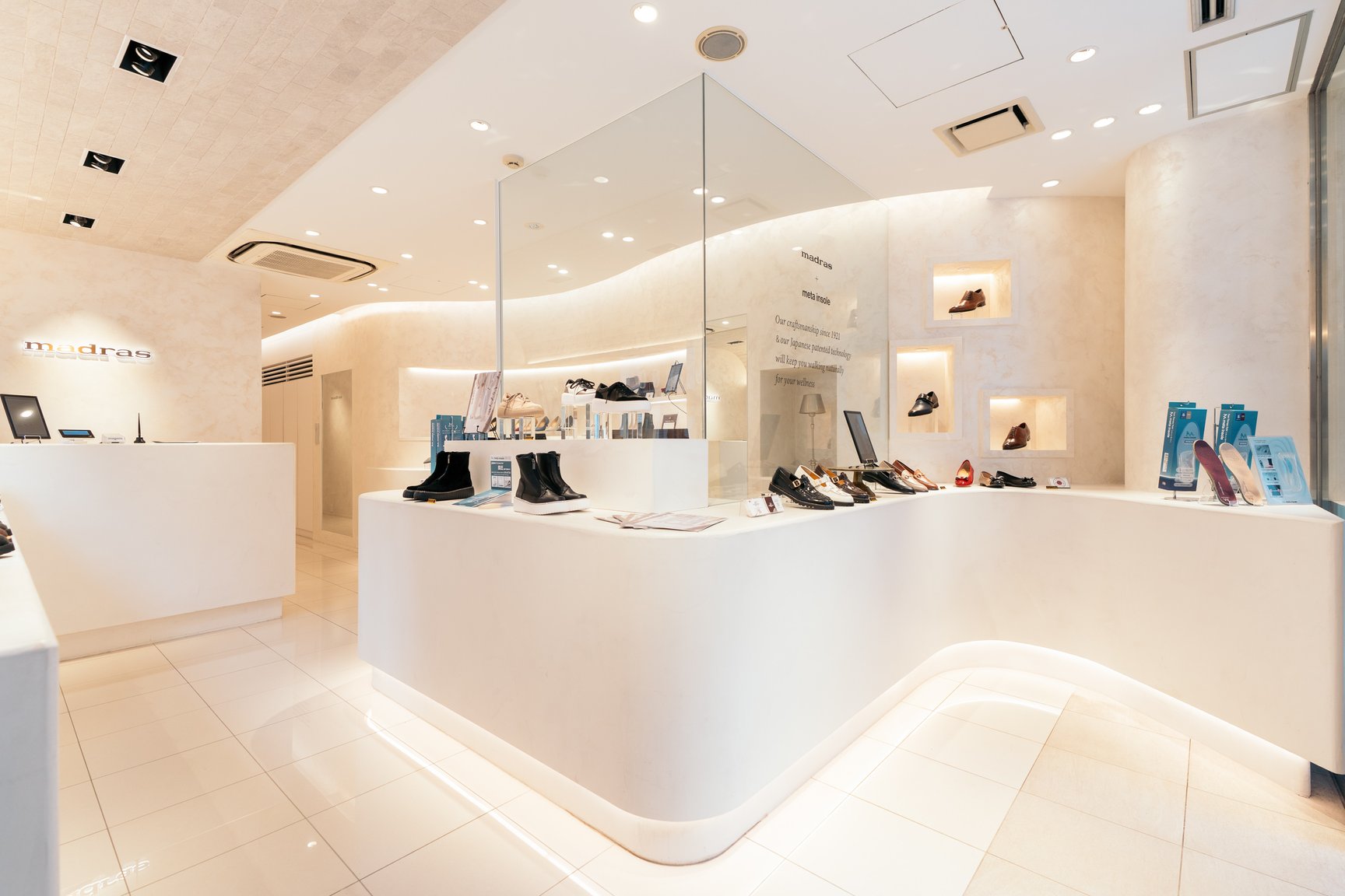 マドラス 銀座店の店内