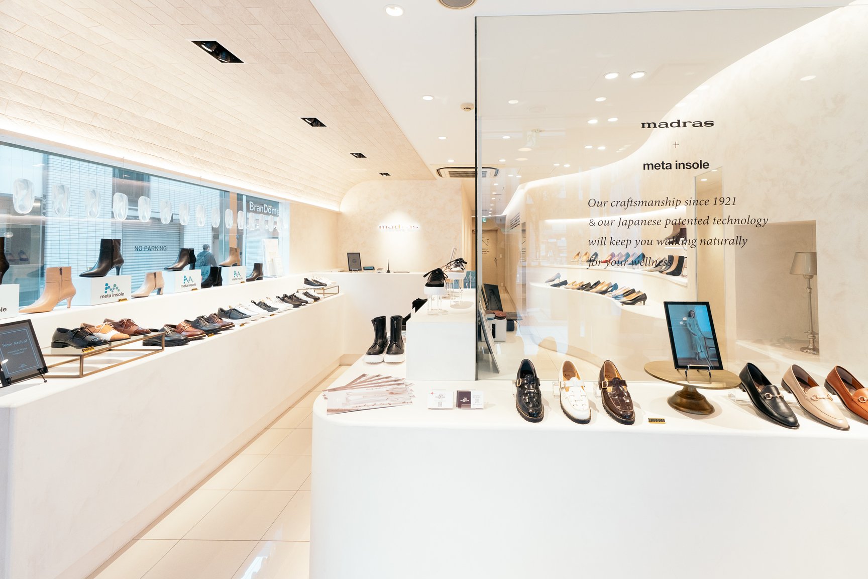 マドラス 銀座店の店内