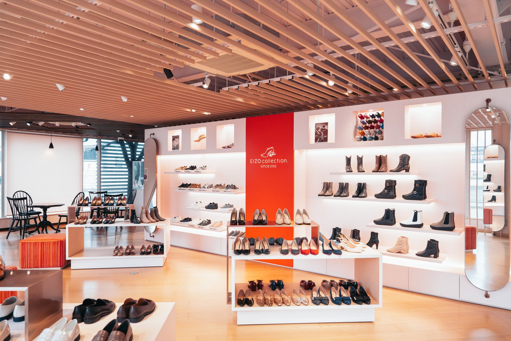 エイゾーコレクション 草加店の外観