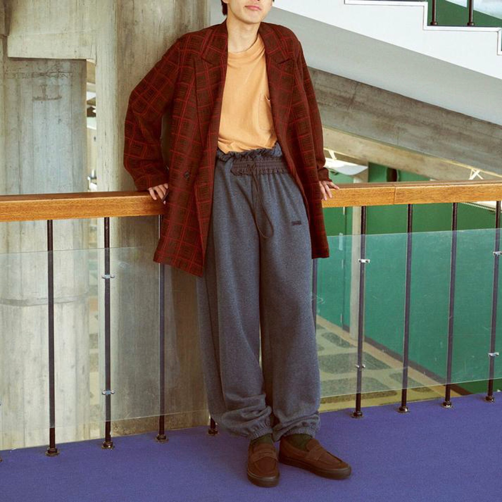 ブラウンのローファー