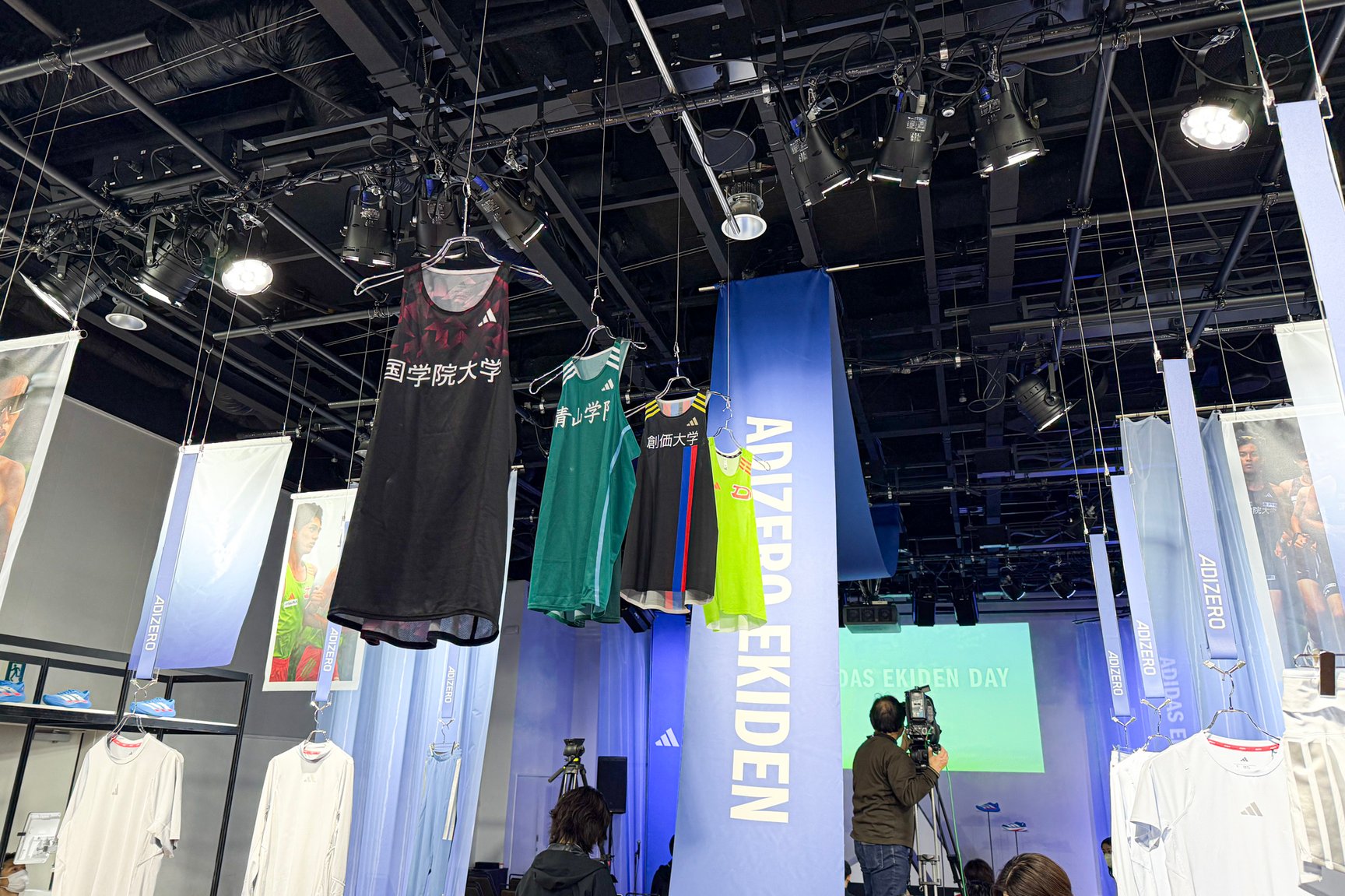 アディダス ジャパンと契約する4大学のたすきやユニフォーム