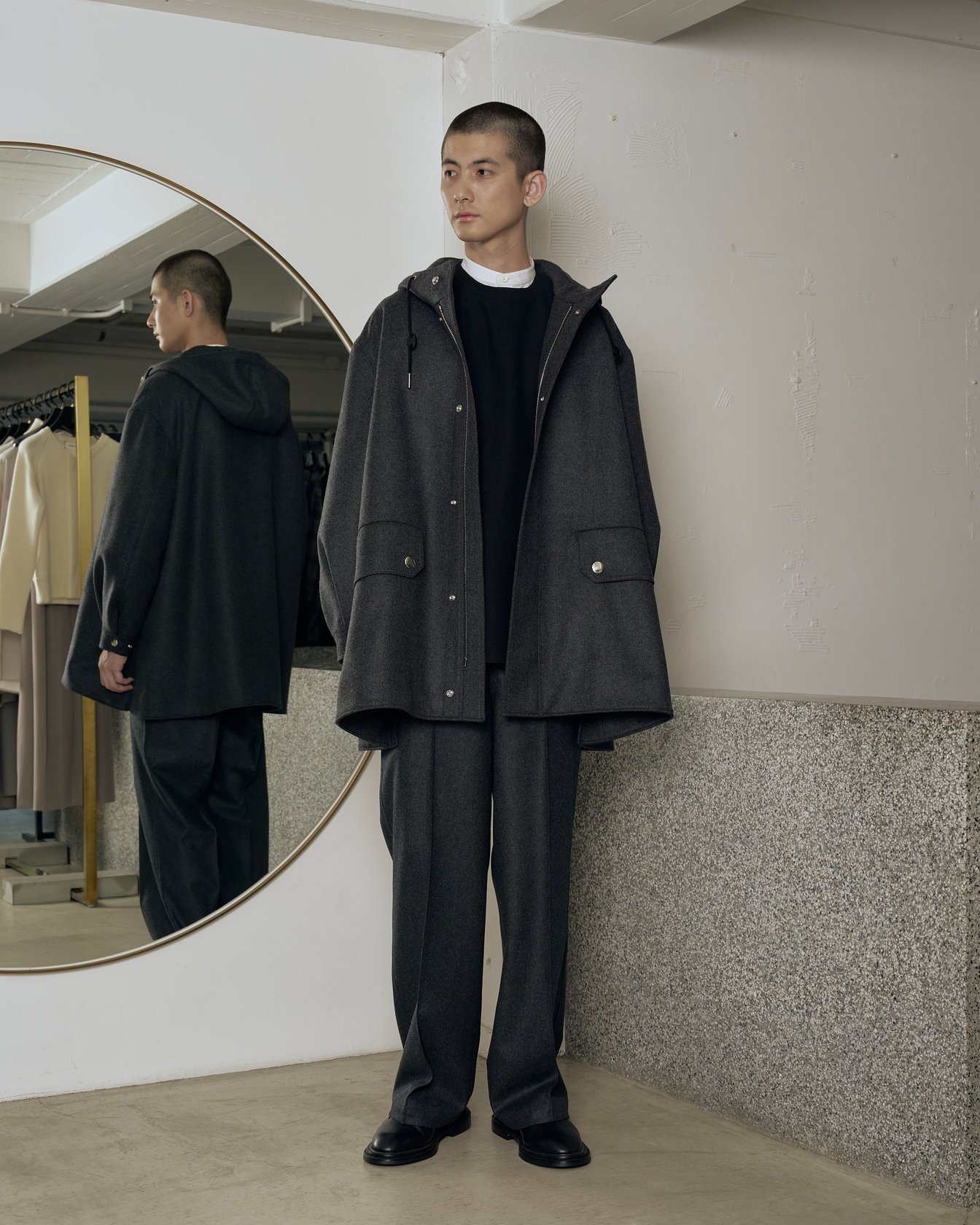 リラクスのトラックパンツ