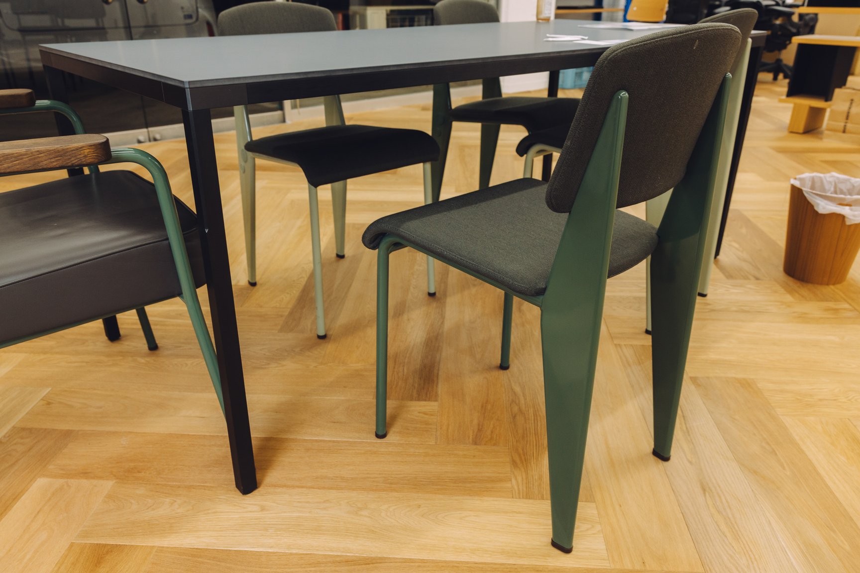 石川涼の新オフィスの室内画像