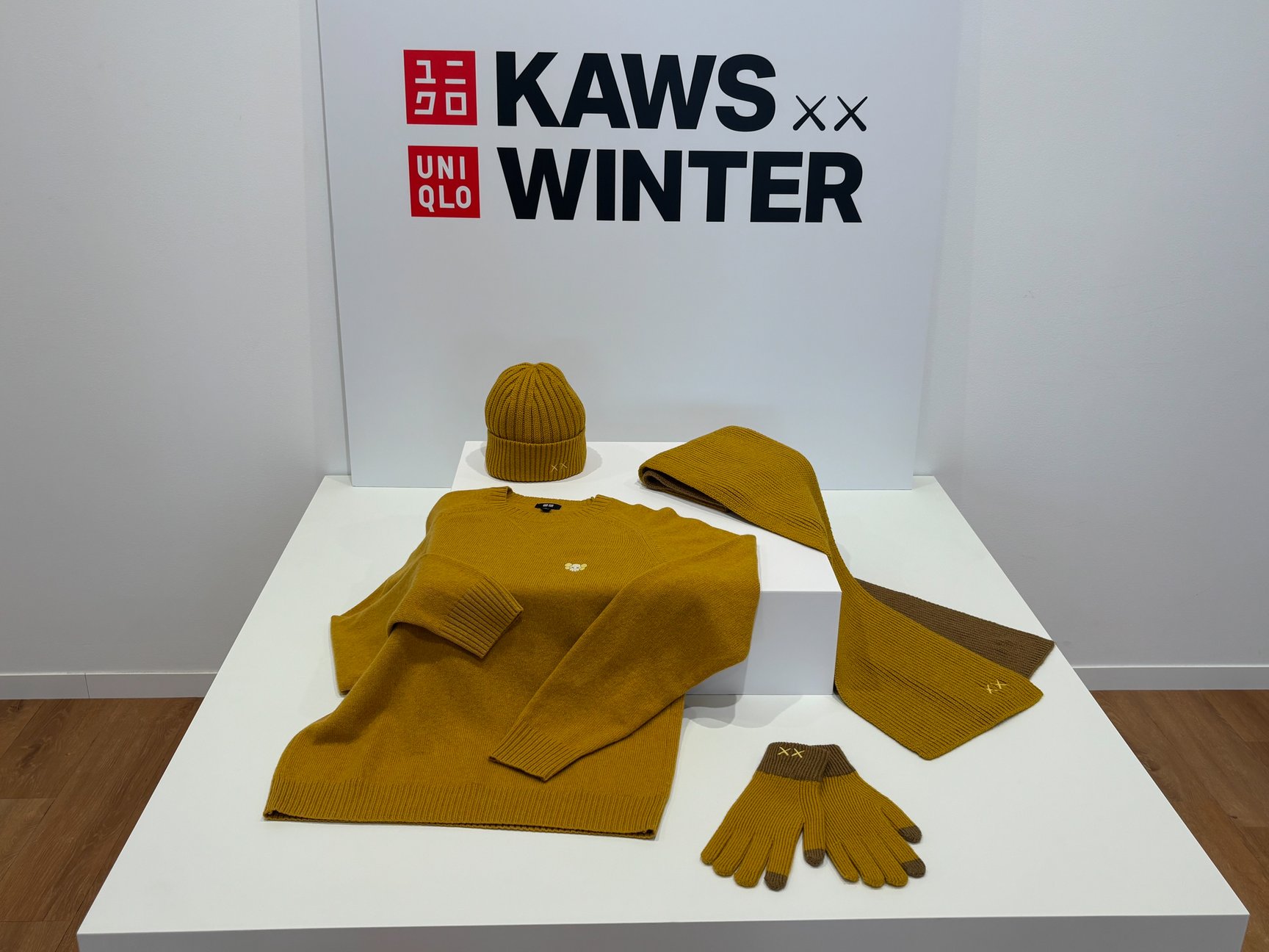 KAWSが登壇したユニクロの説明会画像