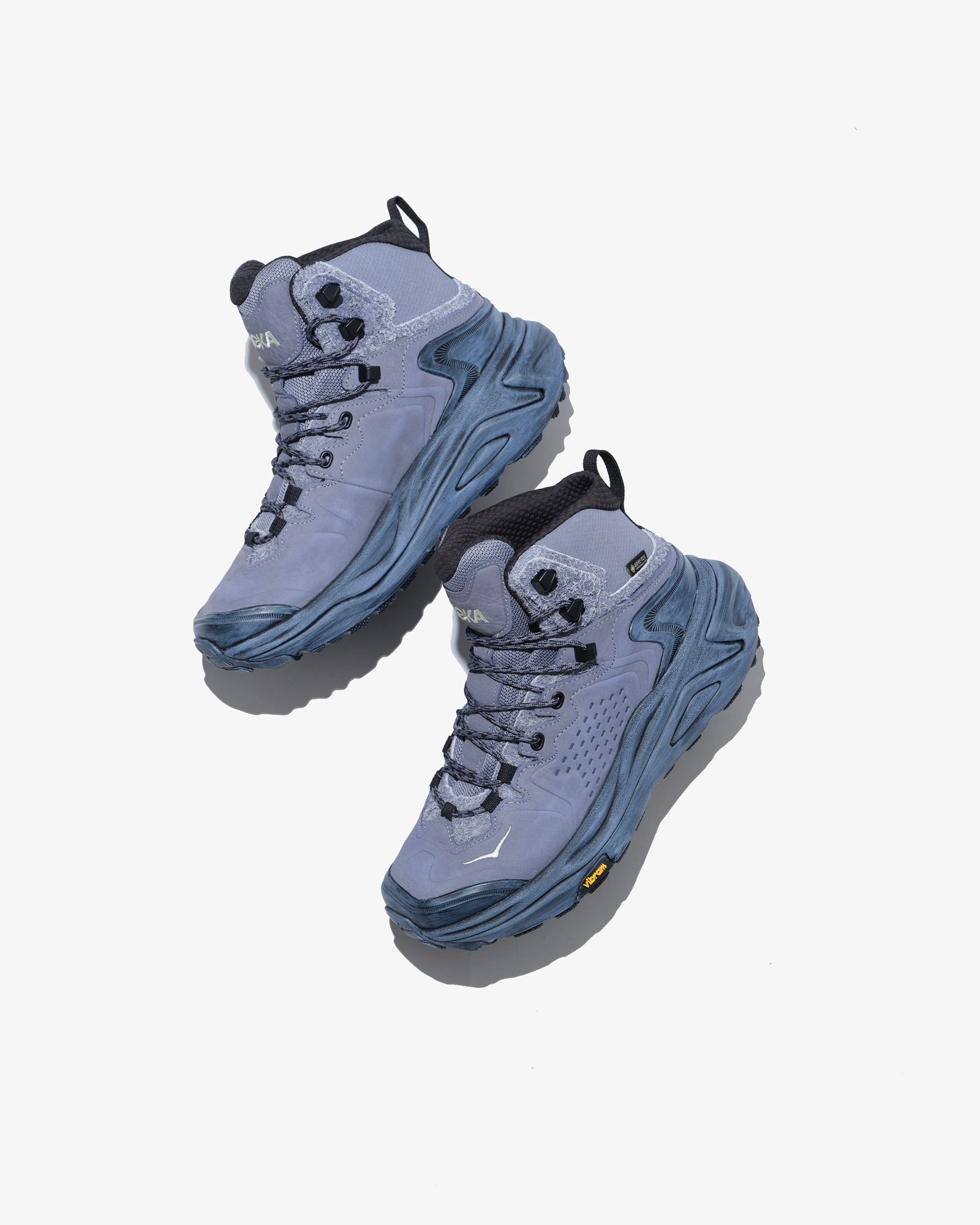 グレーのスニーカー