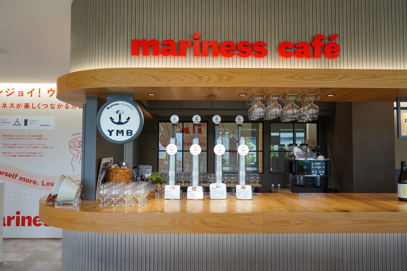 ラントリップが2025年6月に代々木公園の一画に開業したランニングステーションの内観画像