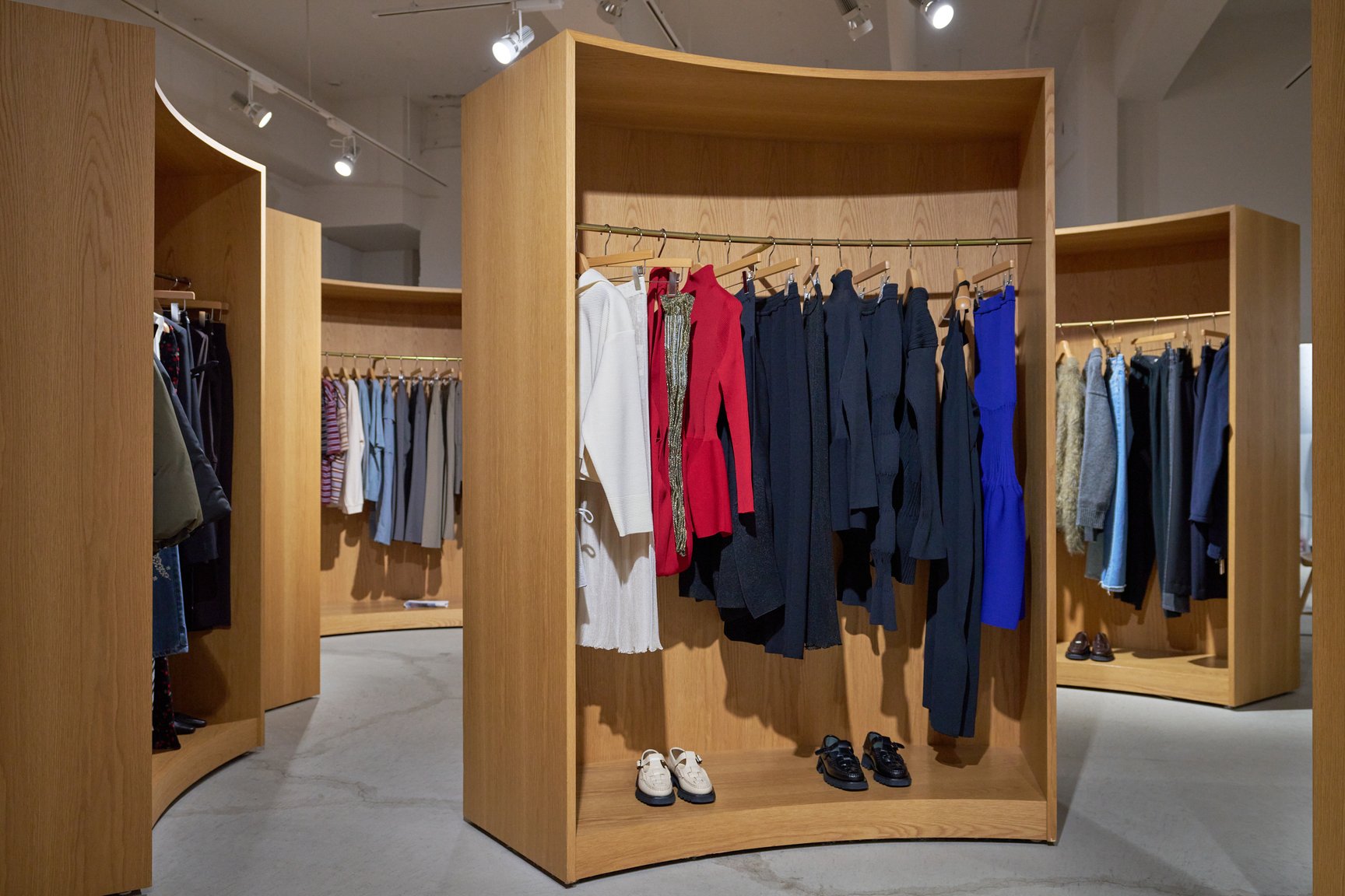 エスティーカンパニーの外観や内観画像