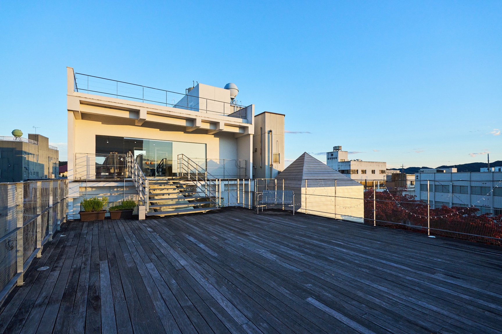 エスティーカンパニーの外観や内観画像