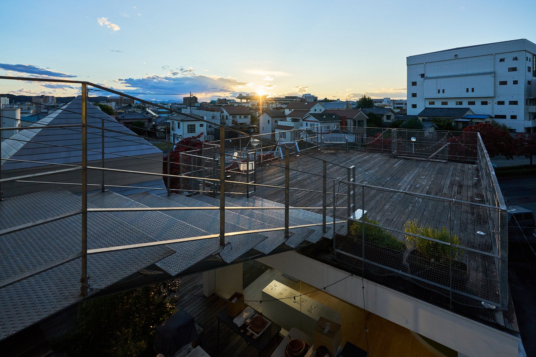 エスティーカンパニーの外観や内観画像