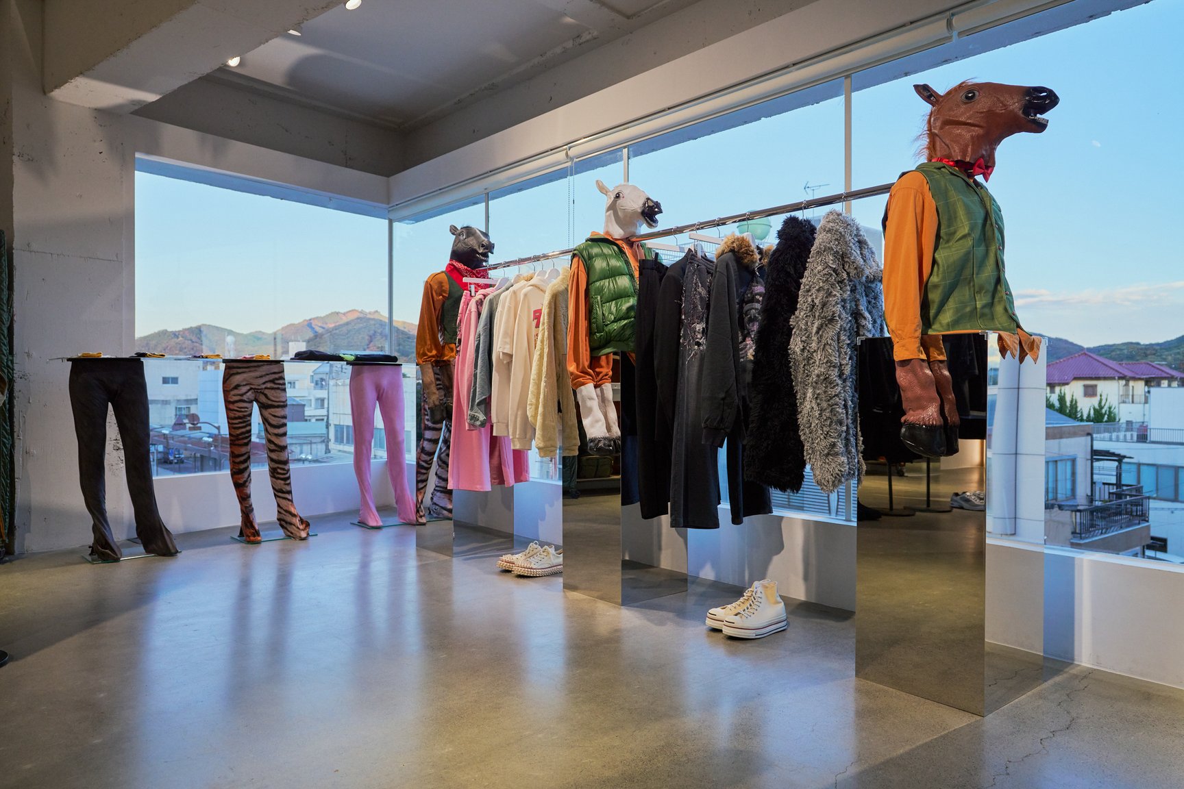 エスティーカンパニーの外観や内観画像