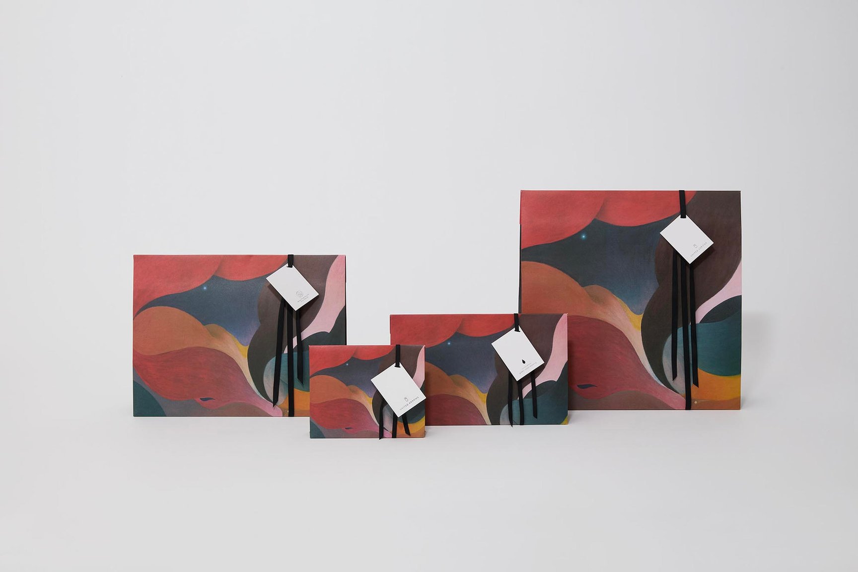 アーティスト Akari Uragamiによる描き下ろしアート