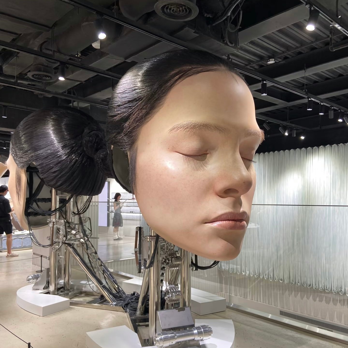 ジェントルモンスター店内