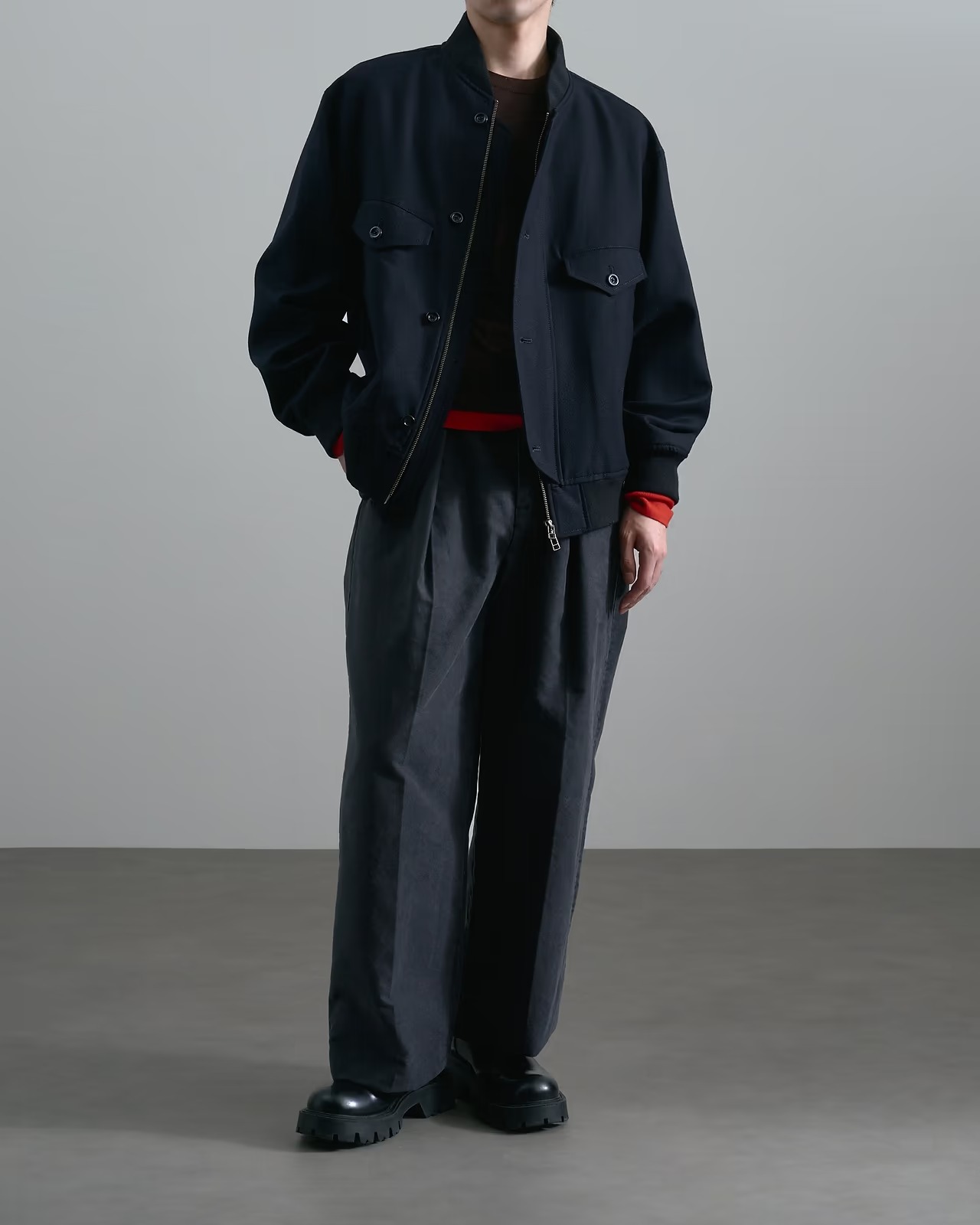 ウジョーのコートを着たモデル