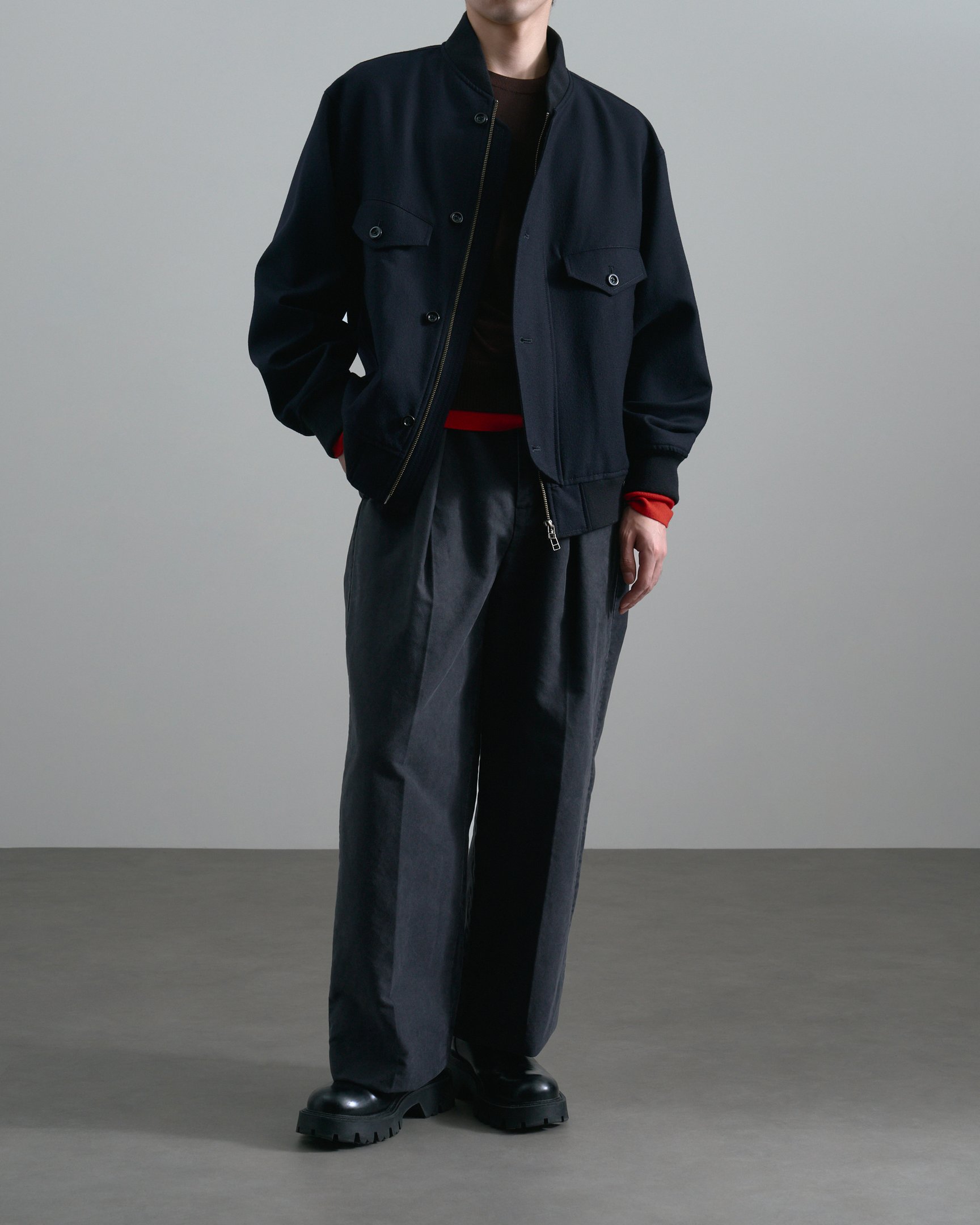 ウジョーのジャケットを着たモデル