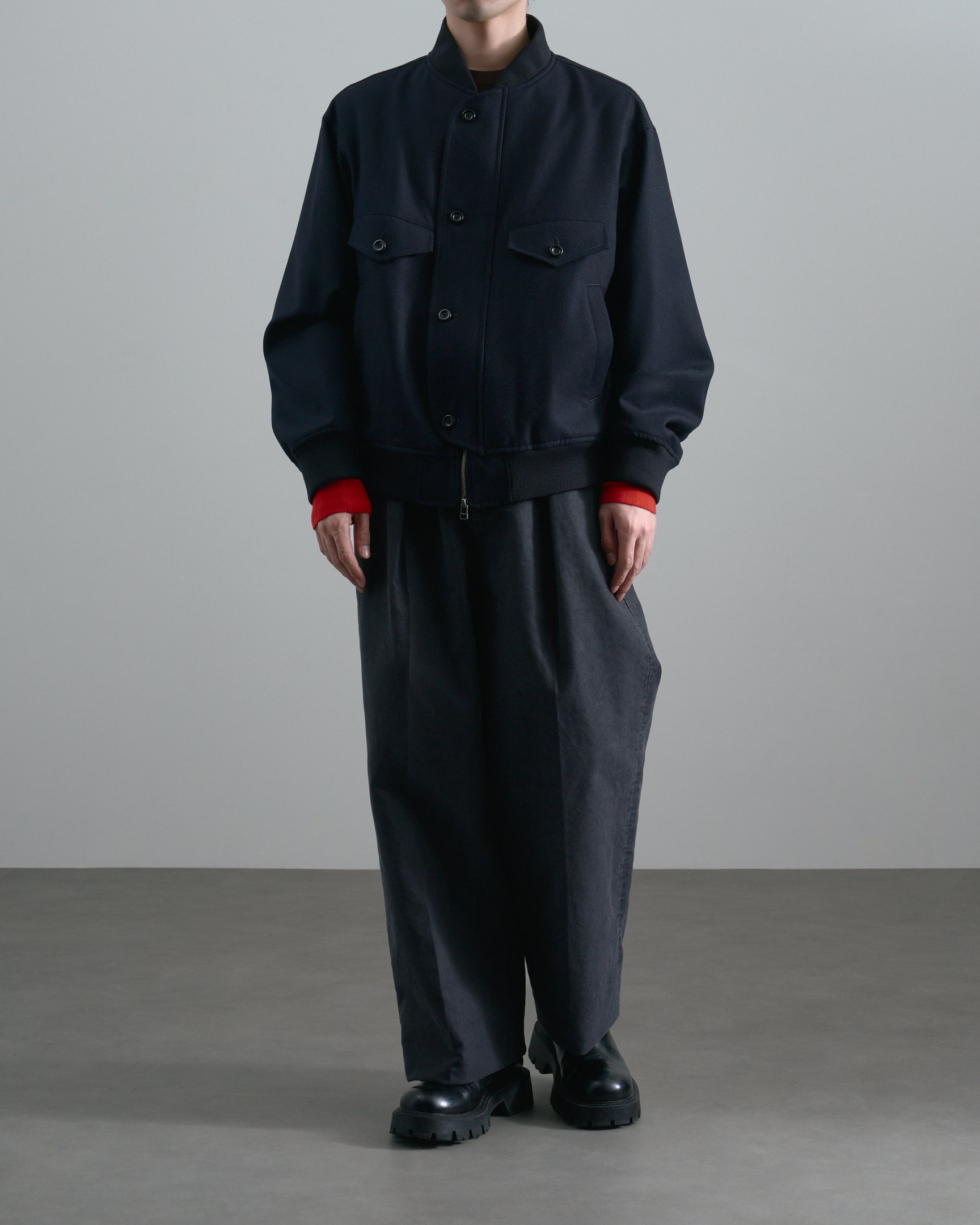 ウジョーのジャケットを着たモデル