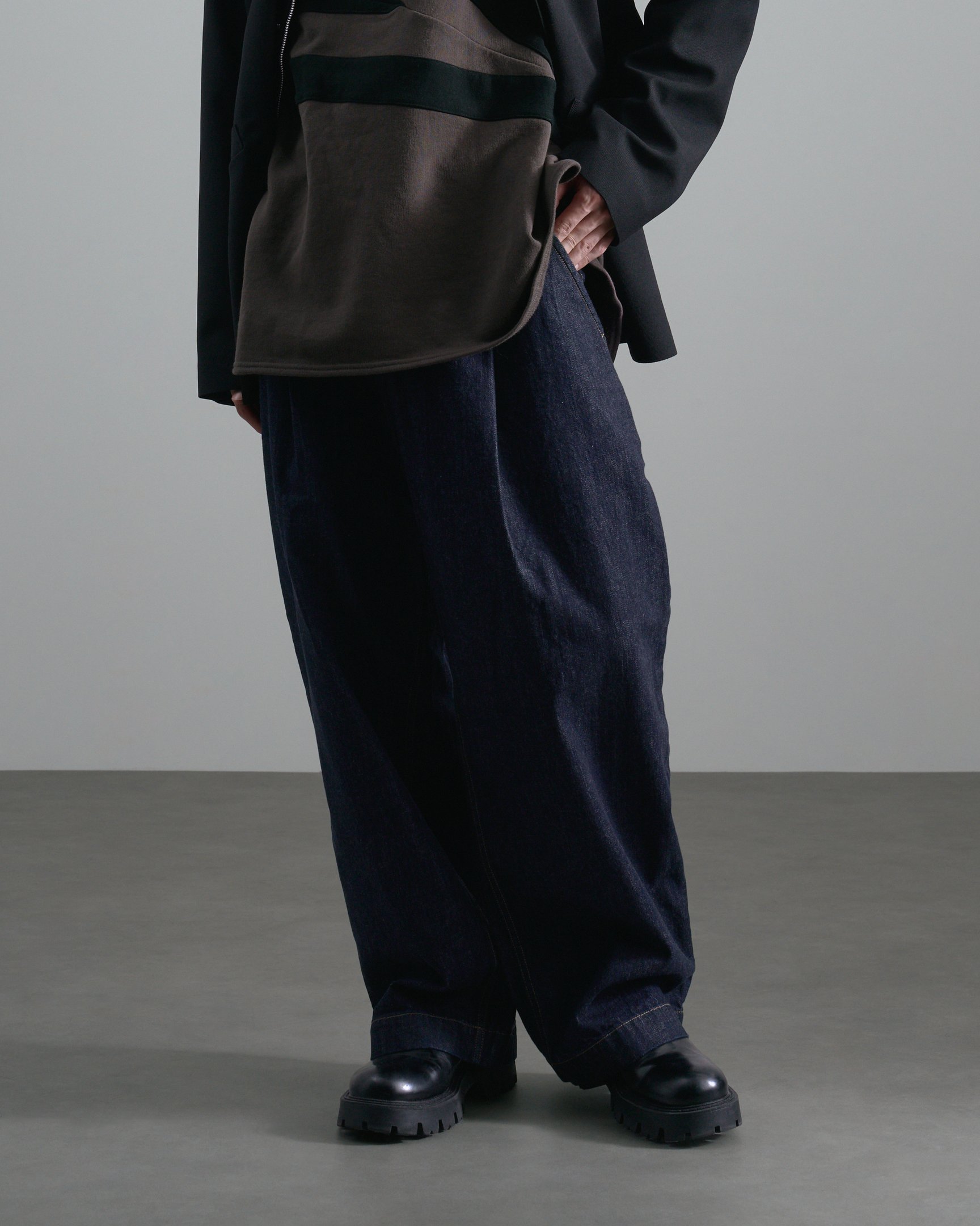 パラトレイトのジャケットを着たモデル