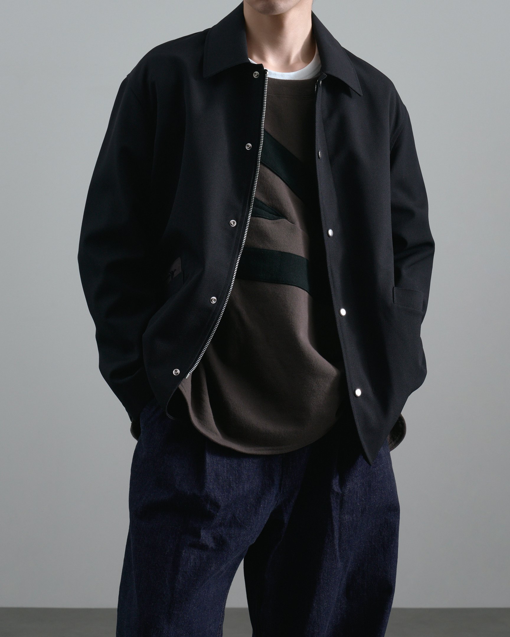 パラトレイトのジャケットを着たモデル