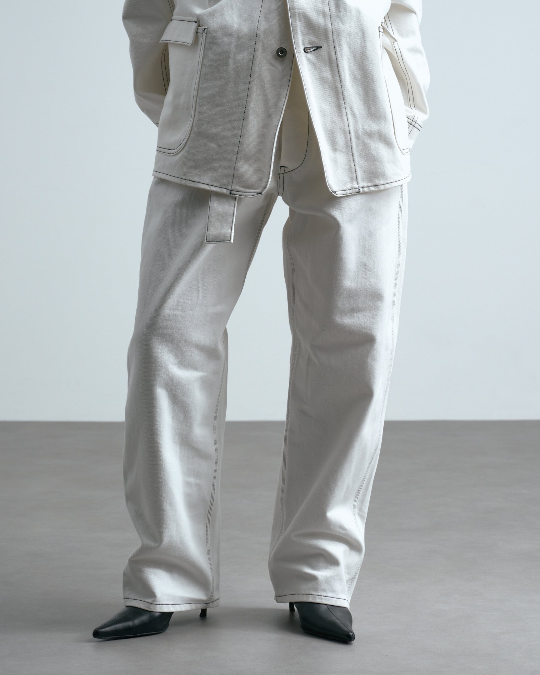 シーオールのセットアップを着たモデル