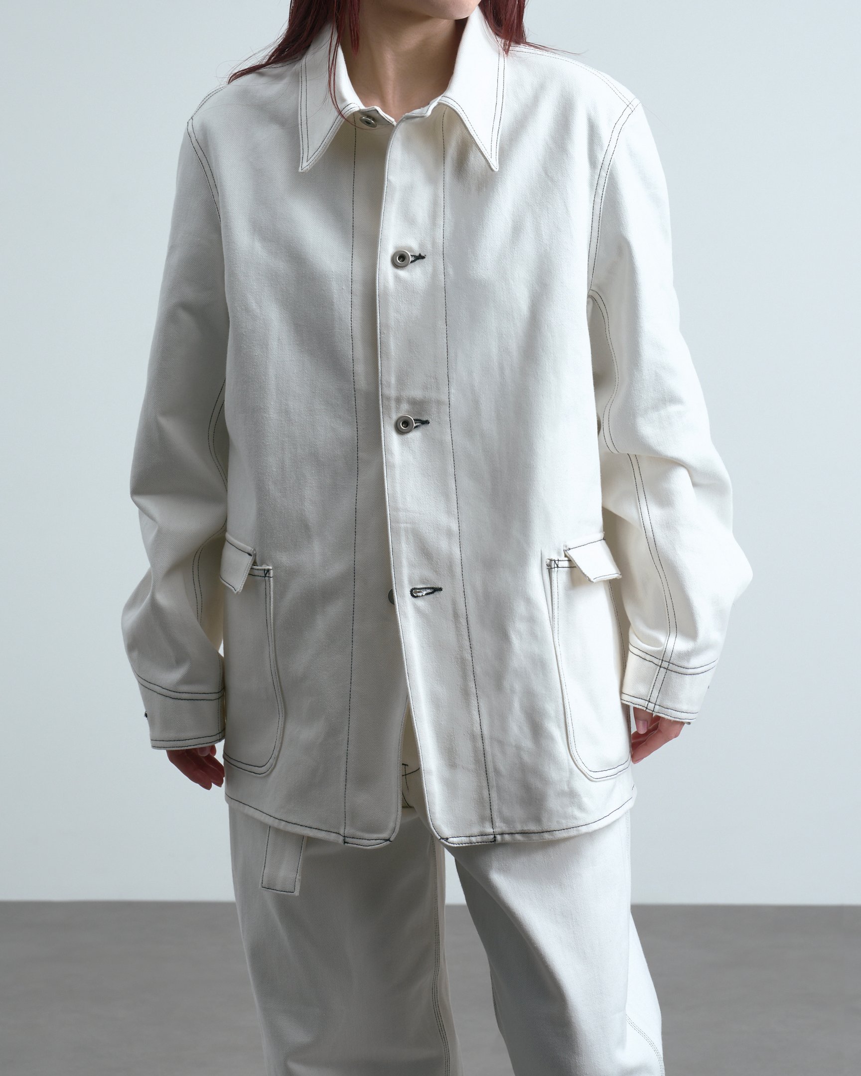 シーオールのセットアップを着たモデル