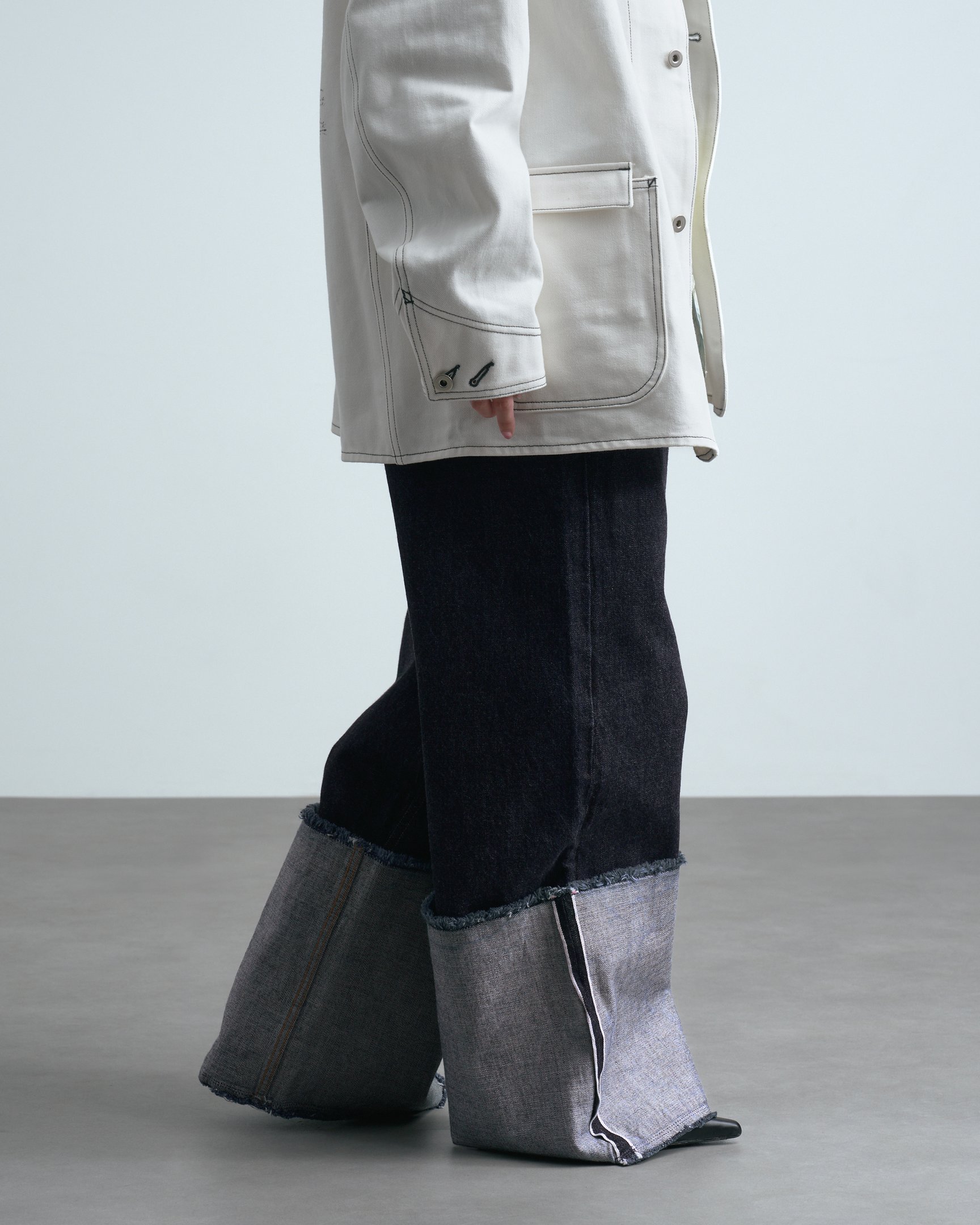 シーオールのジャケットを着たモデル