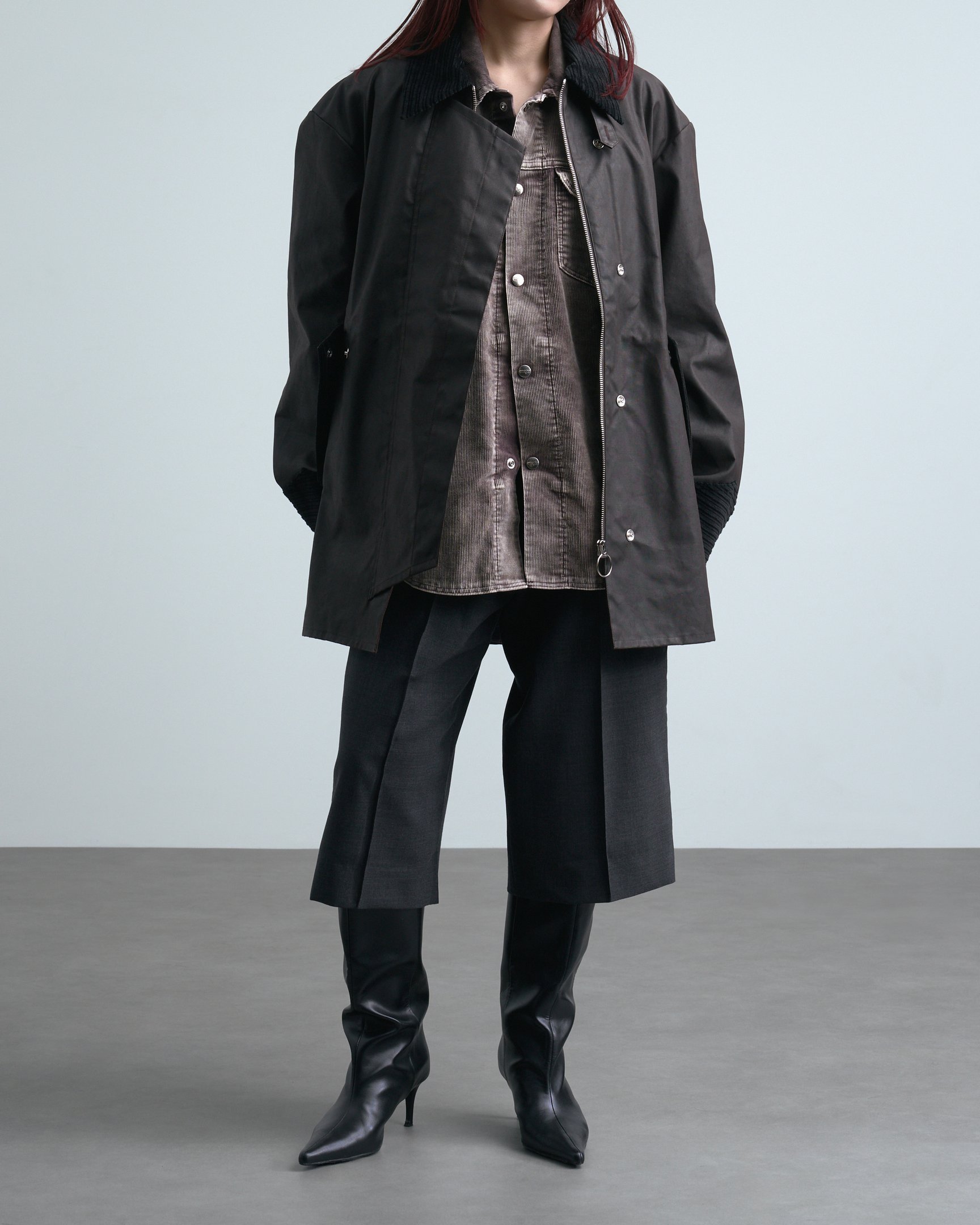 N.ハリウッドのシャツを着たモデル