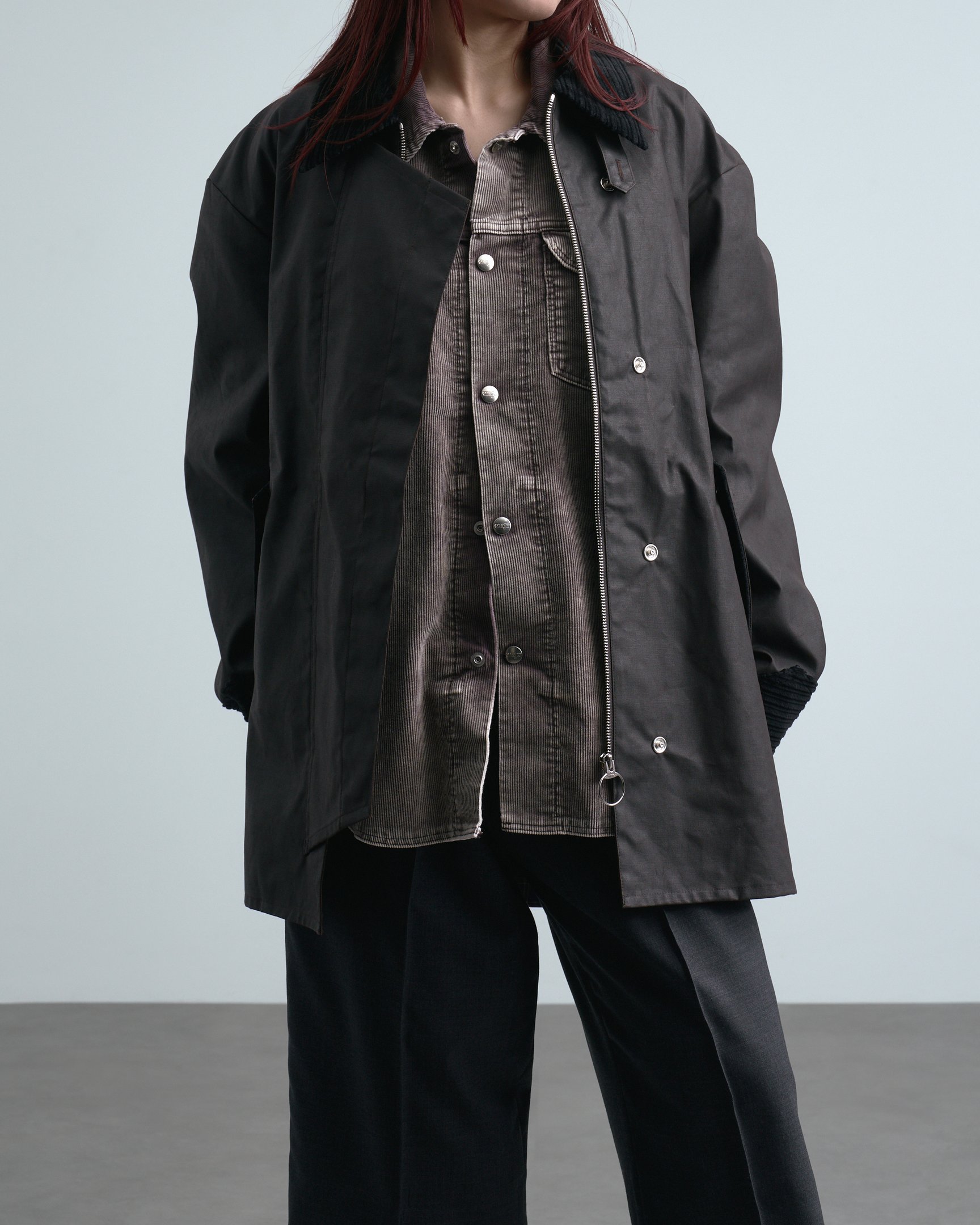 N.ハリウッドのシャツを着たモデル