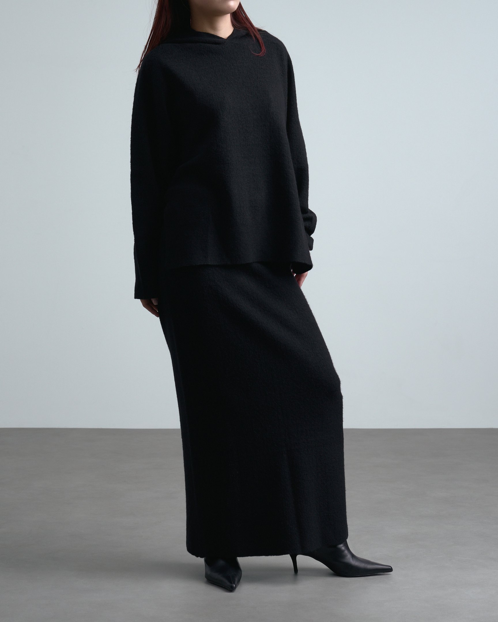 カナコサカイのセットアップを着たモデル