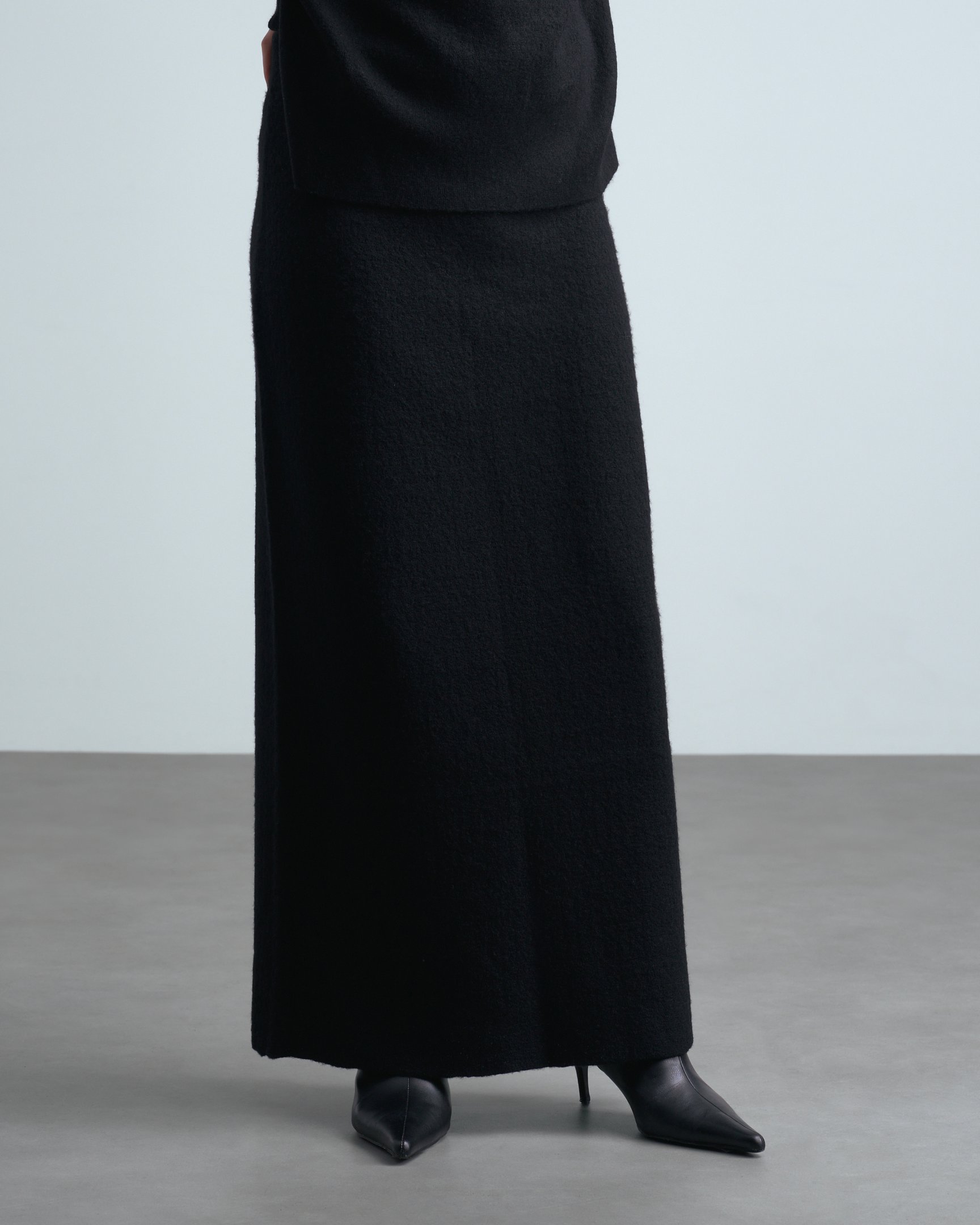 カナコサカイのセットアップを着たモデル